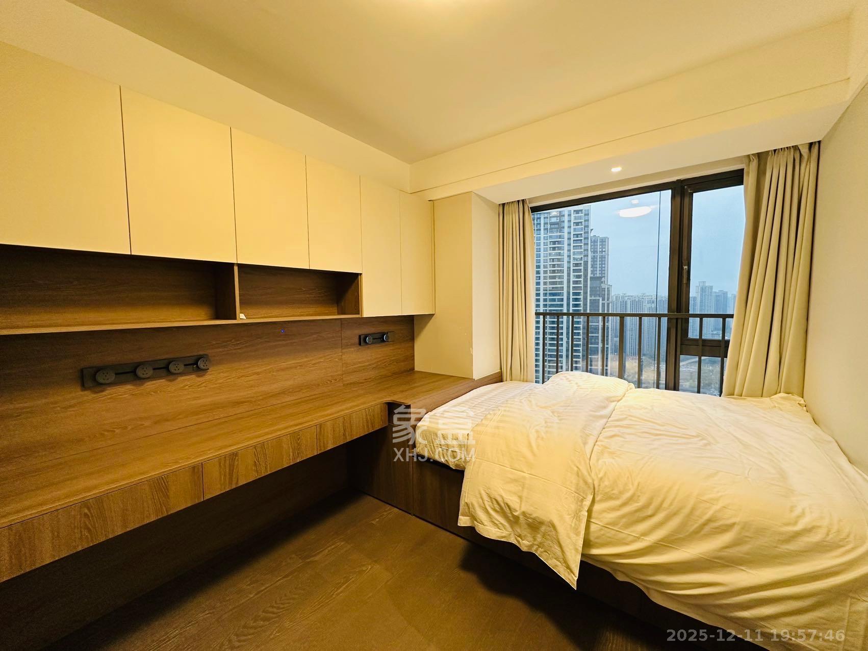 绿地麓云国际一期 5室2厅2卫 6500.0元/月 绿地麓云国际一期 5室2厅2卫 6500.0元/月室内图