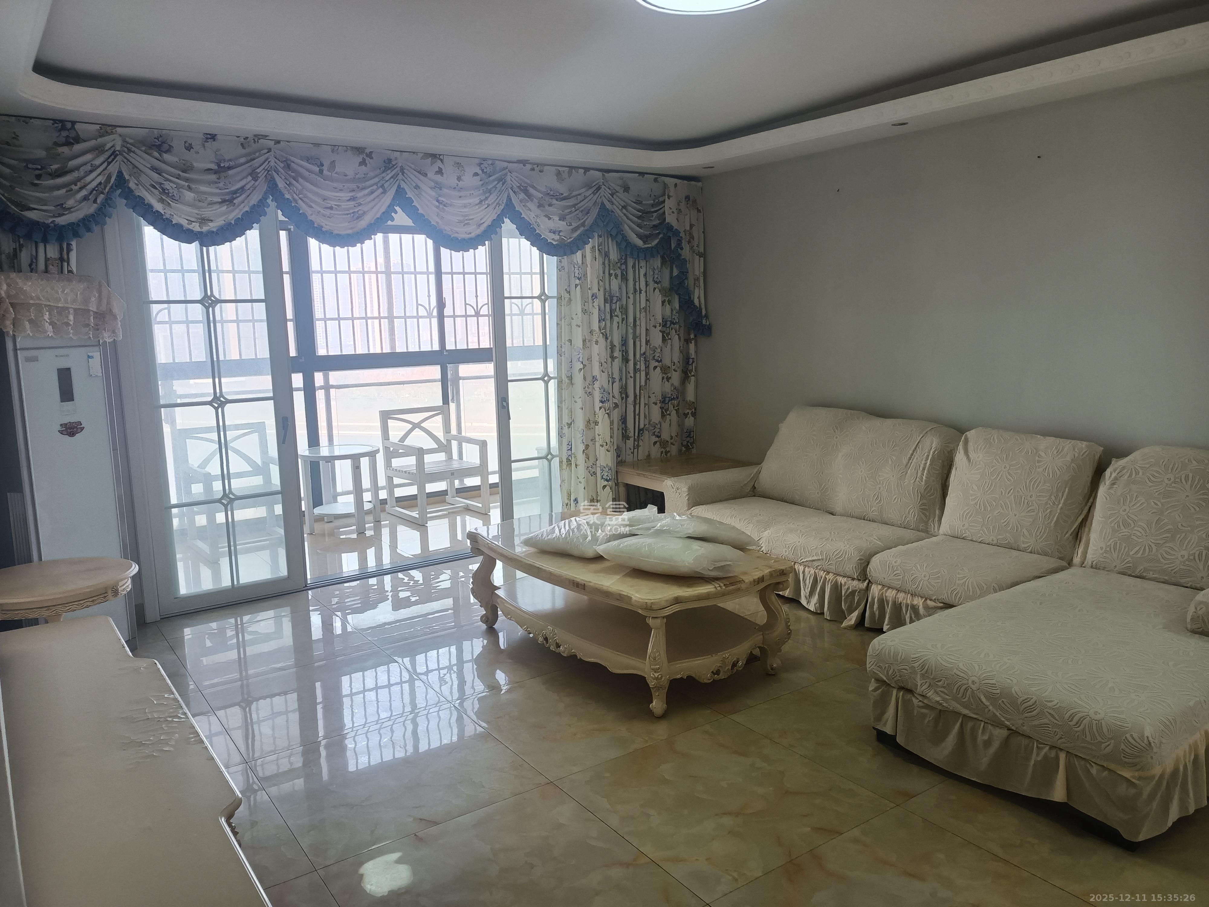 江河双水湾  4室2厅2卫    3300.0元/月