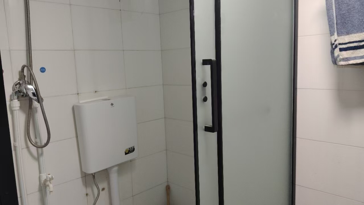 万城国际灯饰城  1室1厅1卫    800.0元/月