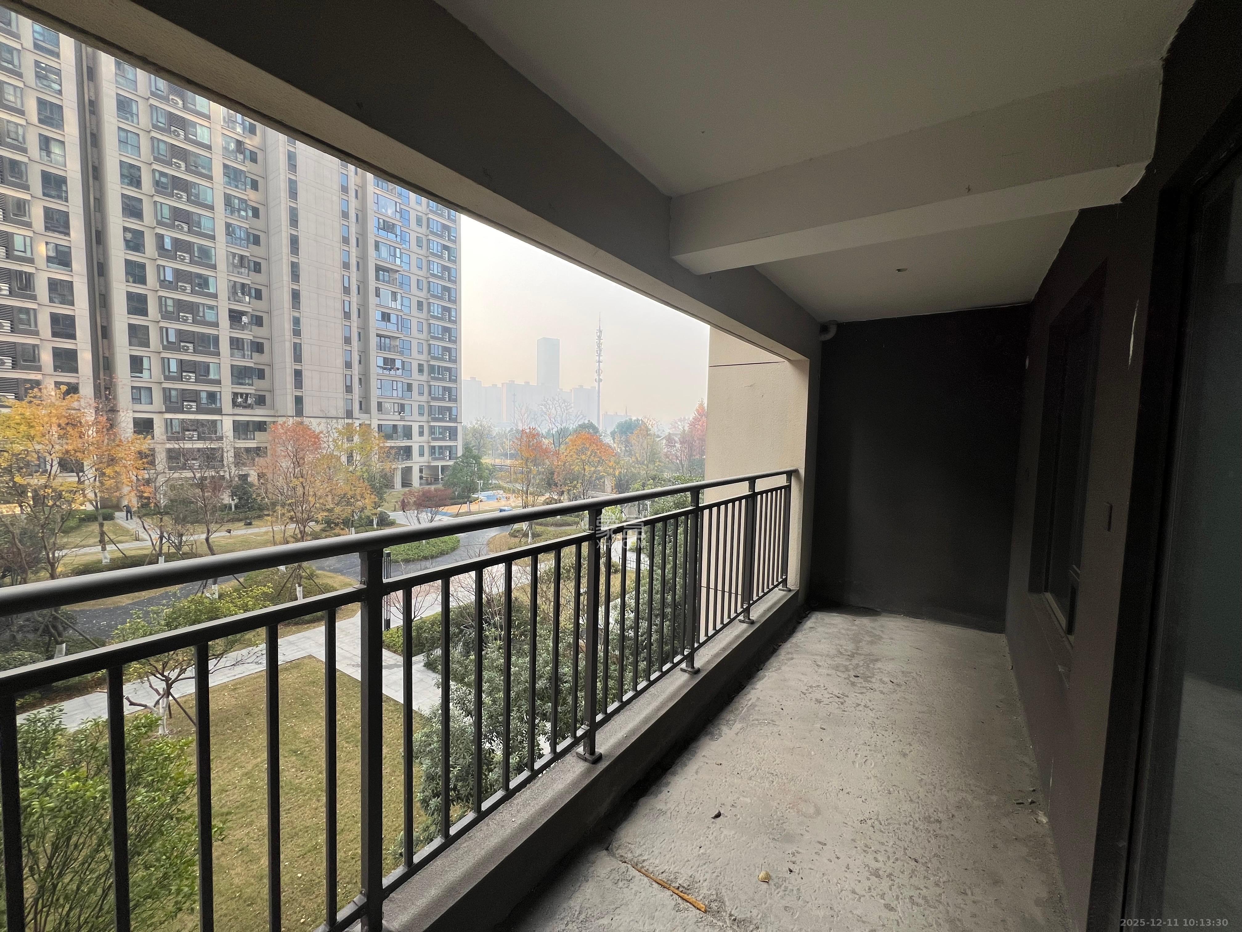 德奥悦东方  4室2厅2卫    1800.0元/月