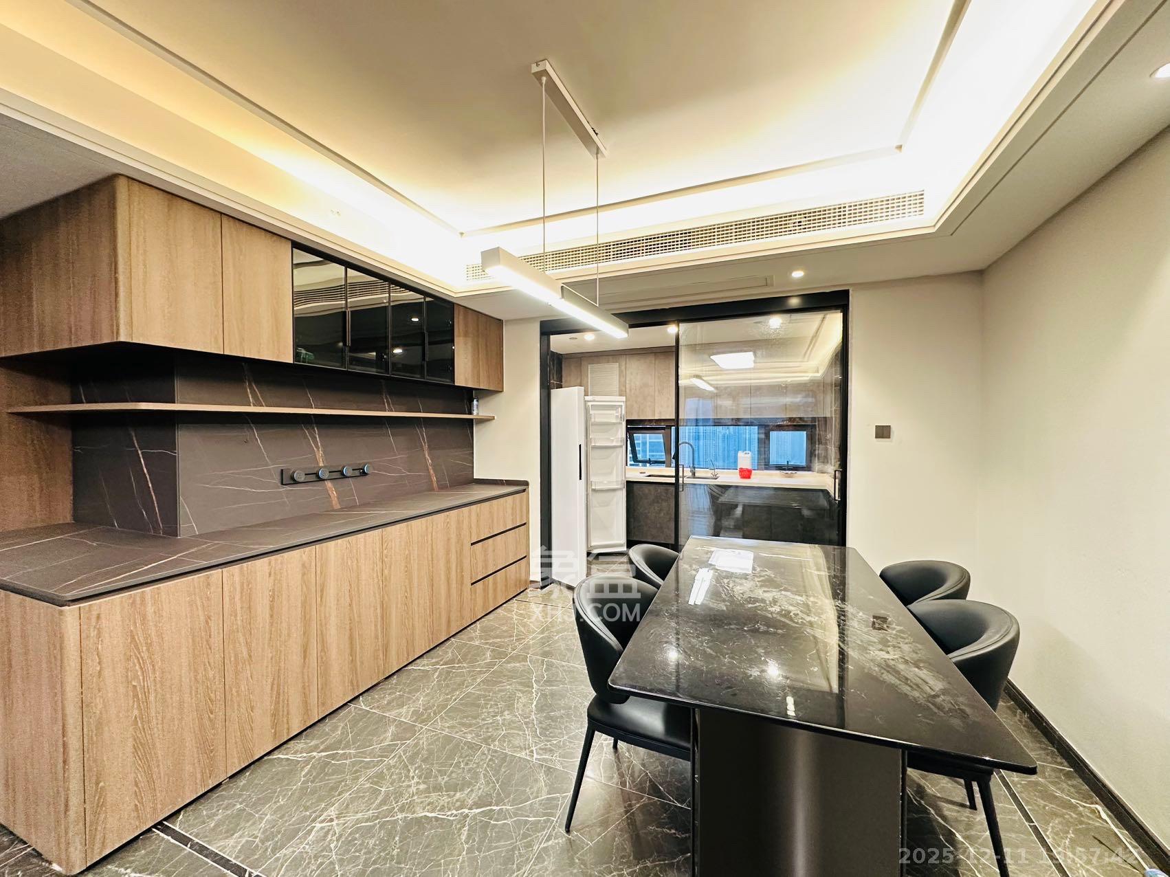 绿地麓云国际一期 5室2厅2卫 6500.0元/月 绿地麓云国际一期 5室2厅2卫 6500.0元/月室内图