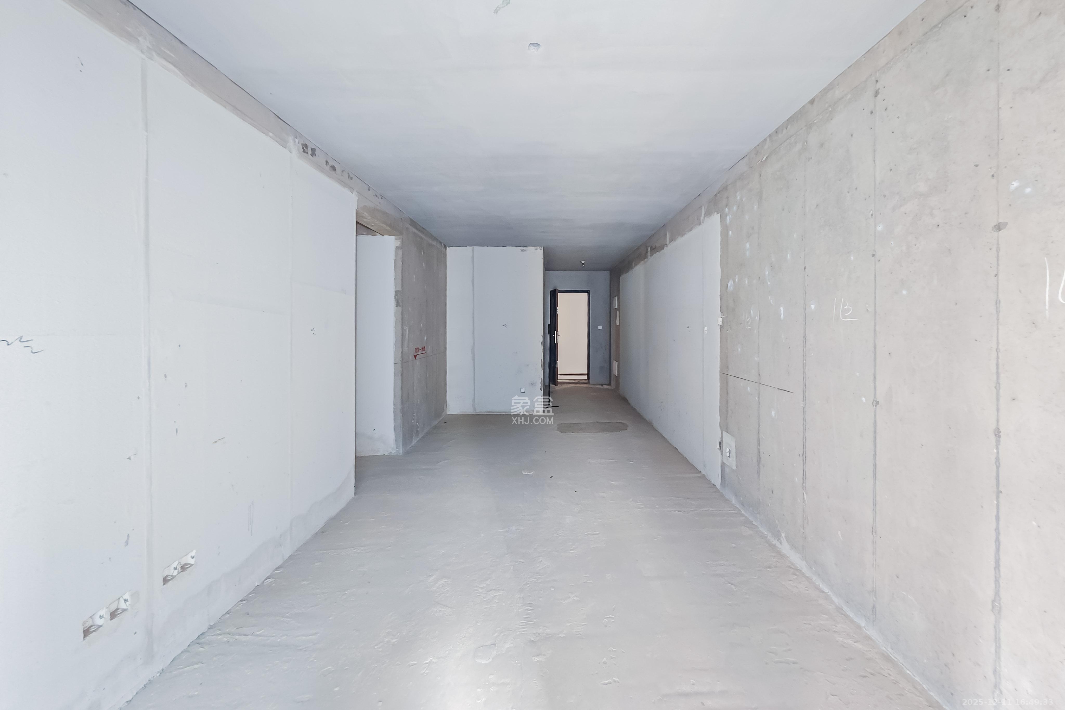 卓越伊景苑  3室2厅2卫    98.6万