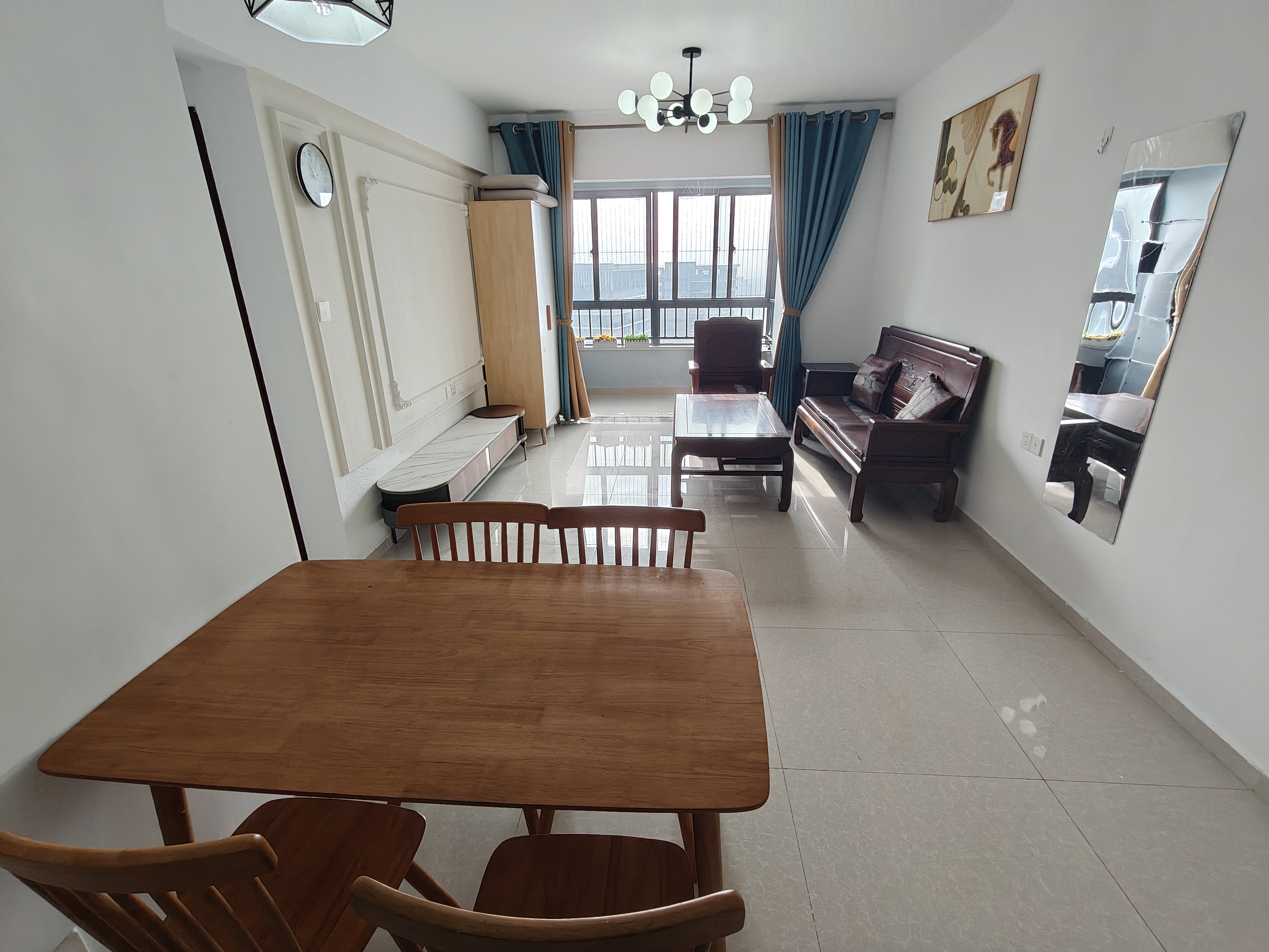 坡巷雅苑  3室2厅1卫    2700.0元/月