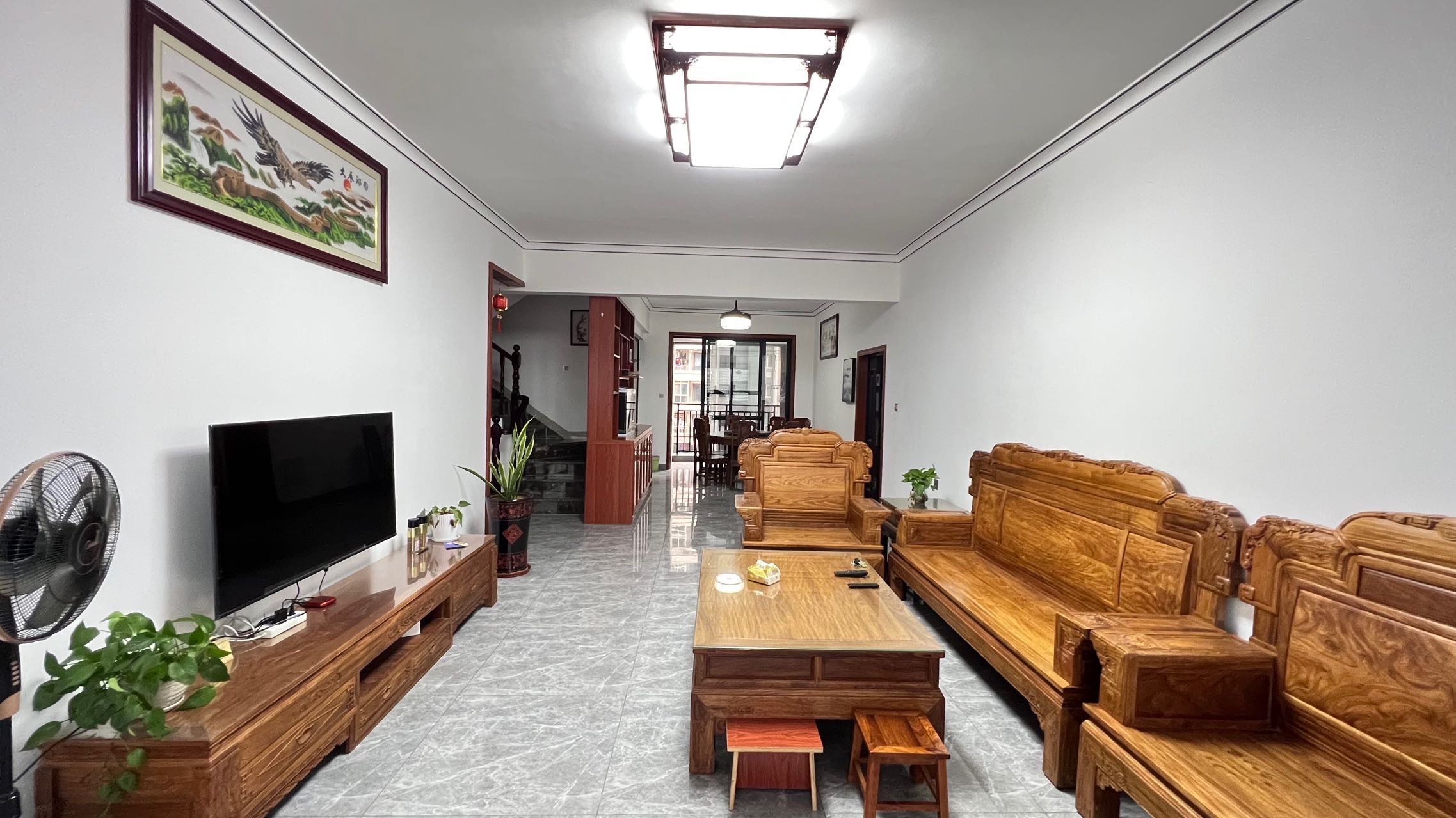 金岛国际  5室2厅3卫    260.0万