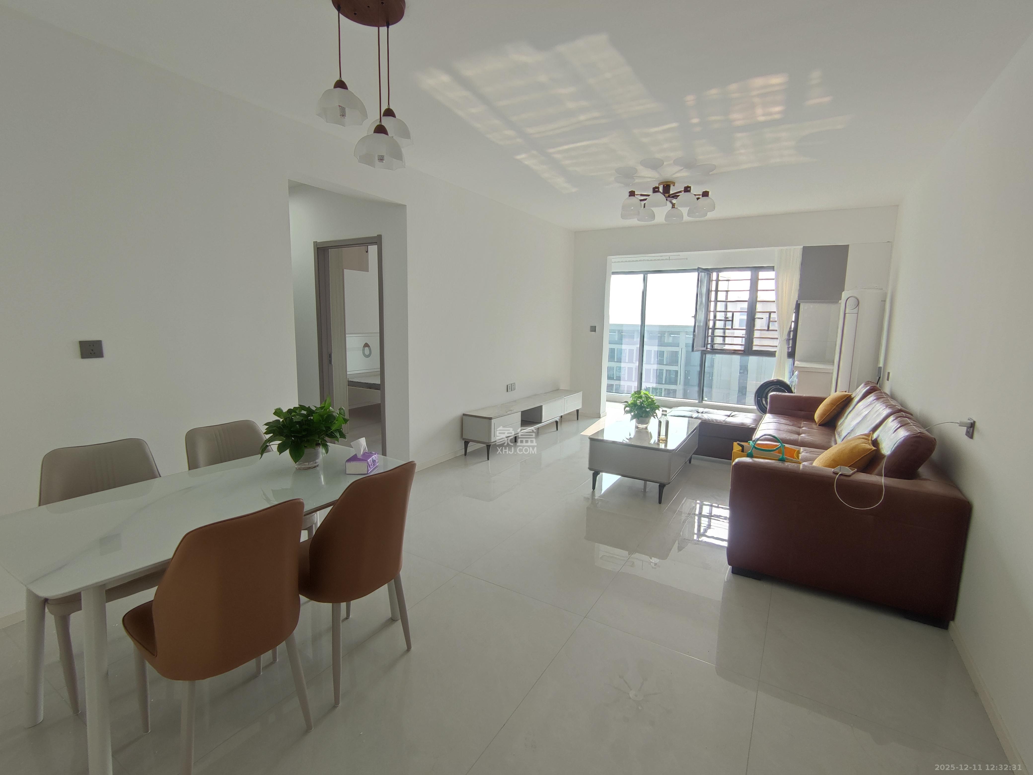 汉高学士府  3室2厅2卫    2400.0元/月