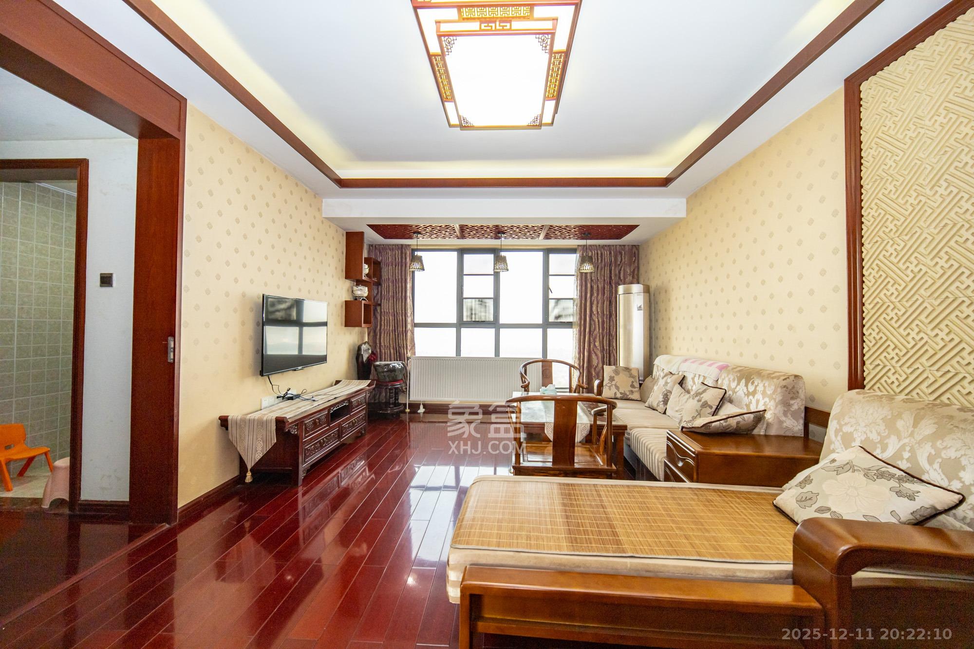 悦湖山  4室2厅2卫    135.0万