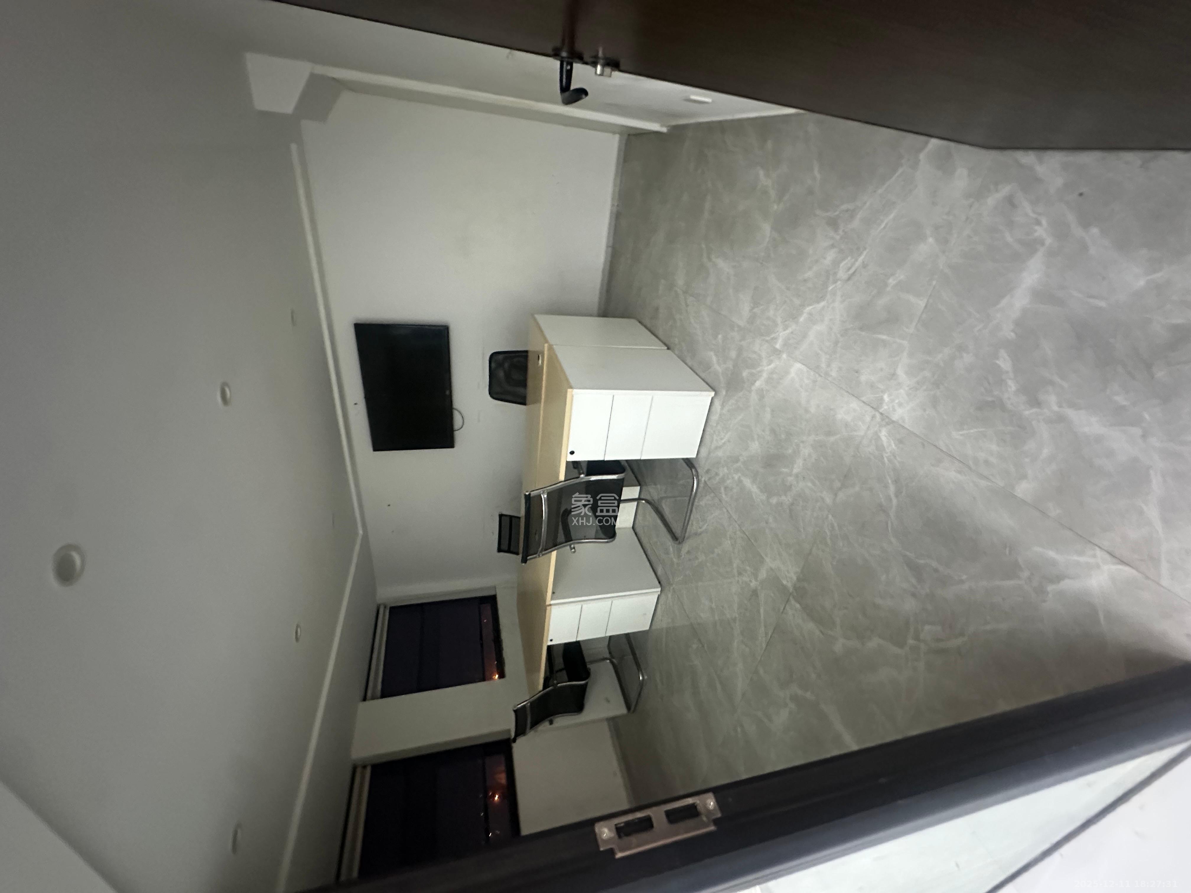 华润置地广场二期 3室2厅1卫 3600.0元/月 华润置地广场二期 3室2厅1卫 3600.0元/月室内图