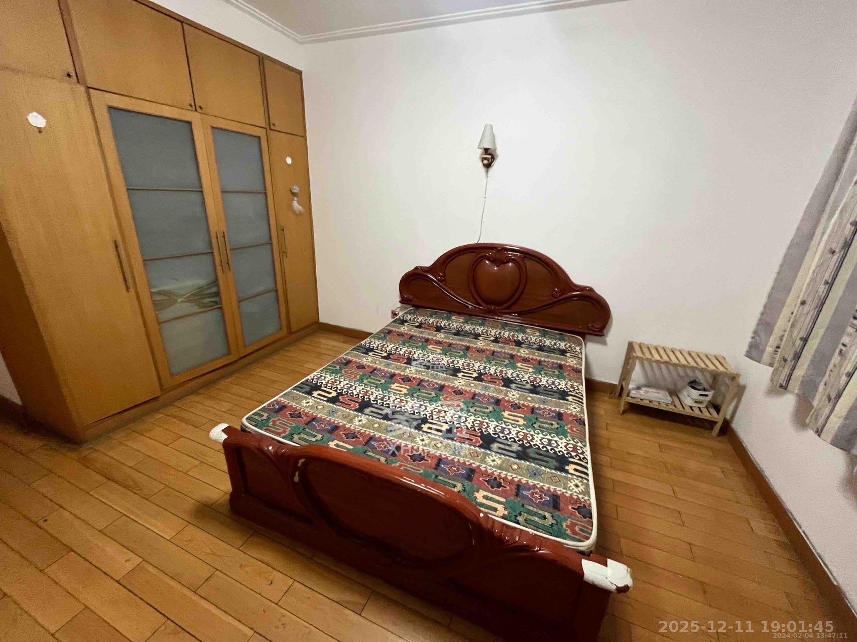 人民新村 3室2厅2卫 2400.0元/月 人民新村 3室2厅2卫 2400.0元/月室内图