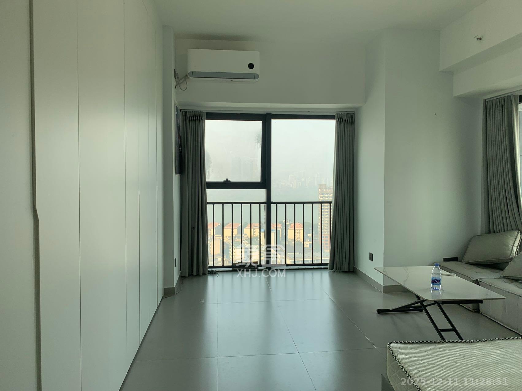 华润置地中心  1室0厅0卫    2400.0元/月