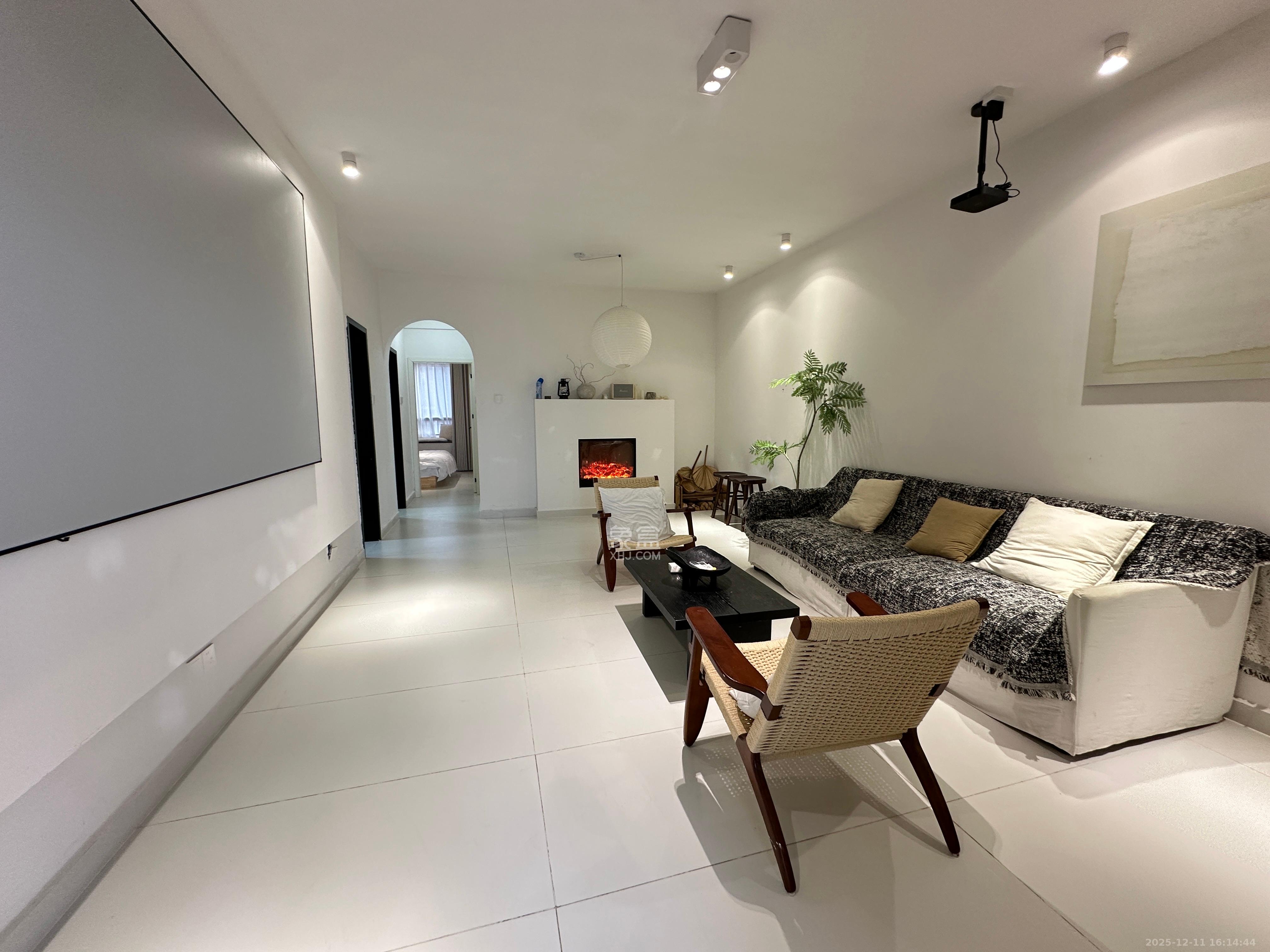 五一大道202（中环壹世界）  2室2厅1卫    4300.0元/月