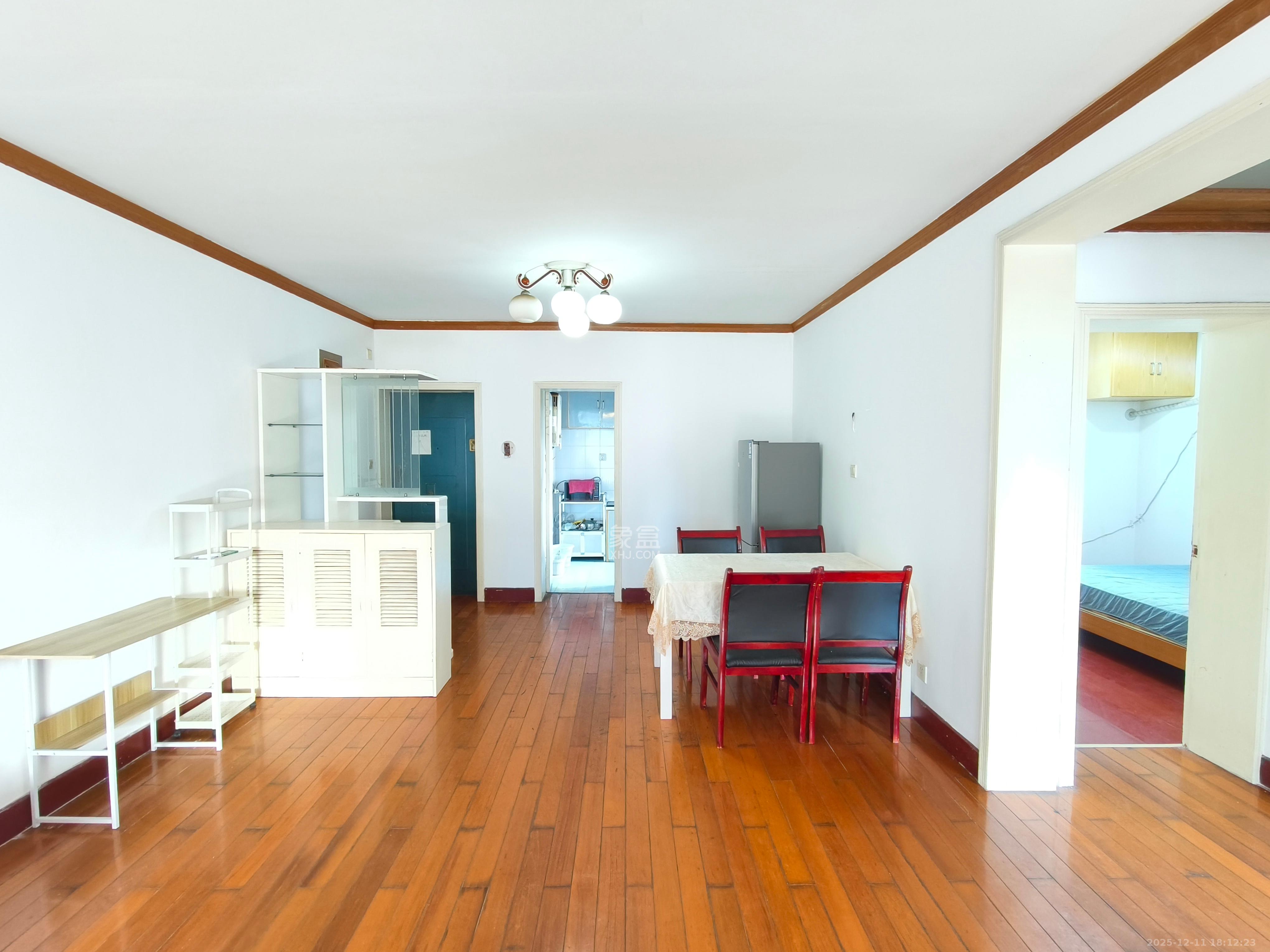 科教新村  2室1厅1卫    2300.0元/月室内图