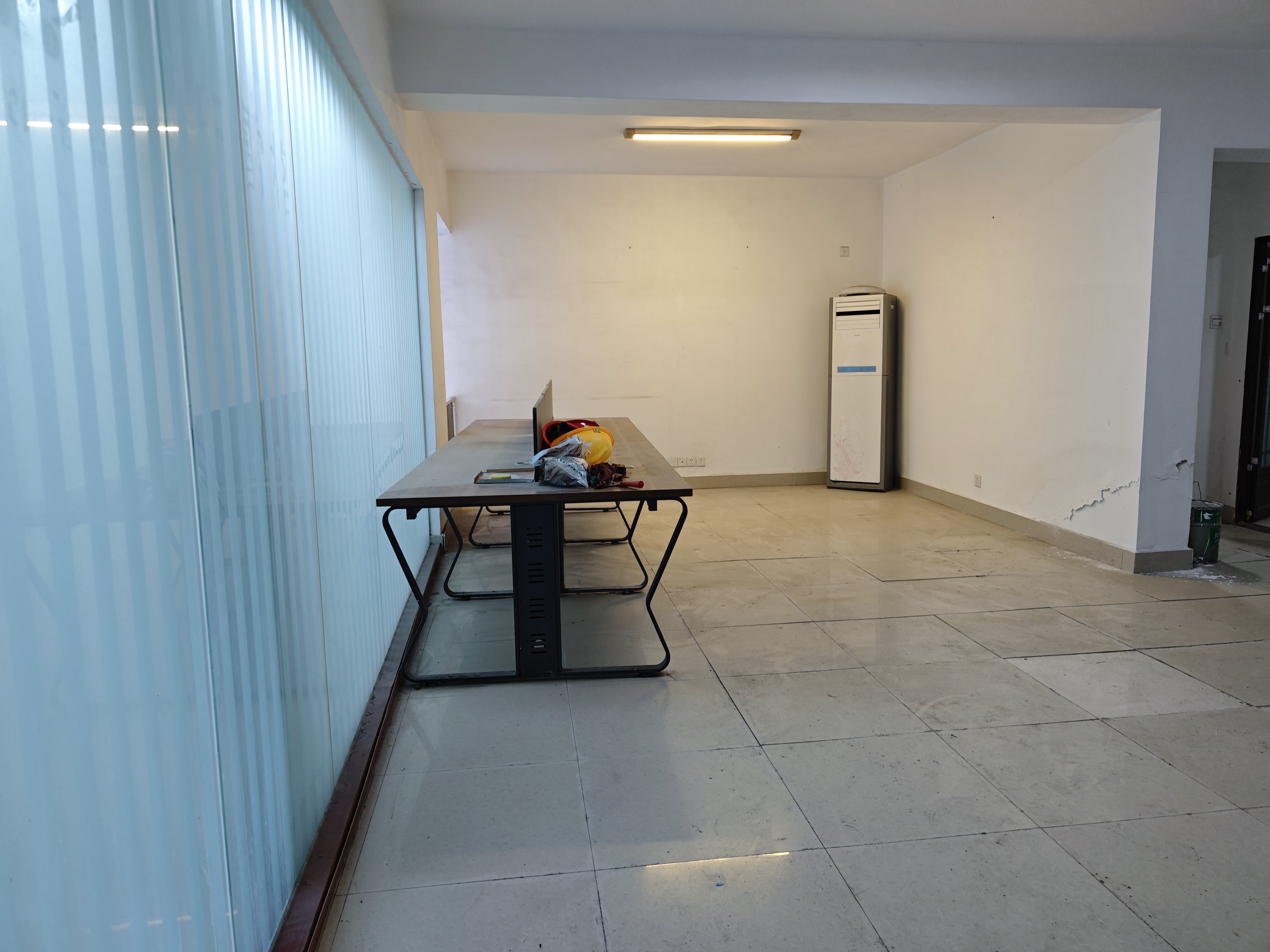 宝华海景  3室2厅1卫    4000.0元/月