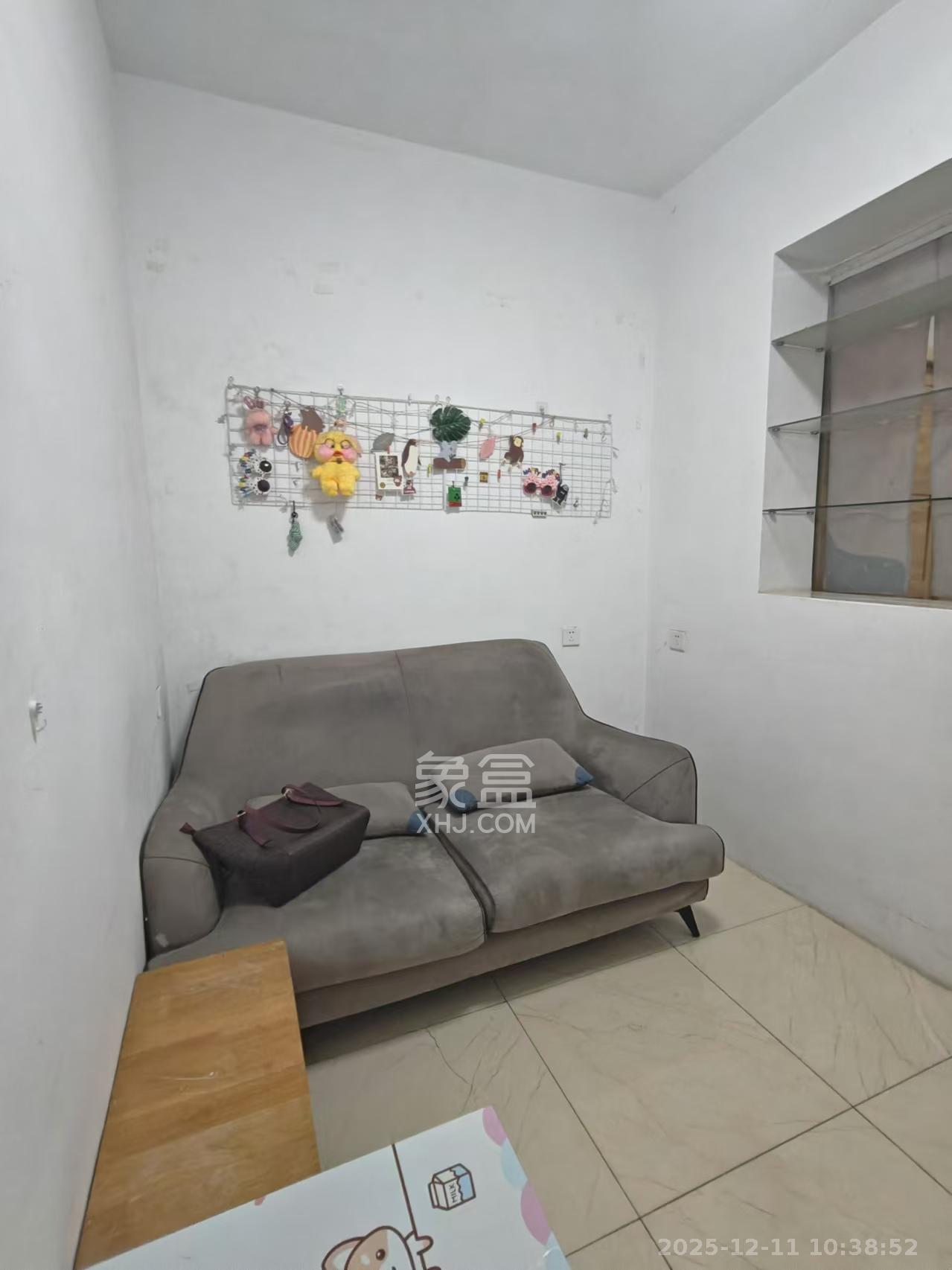 向韶村  1室1厅1卫    1800.0元/月