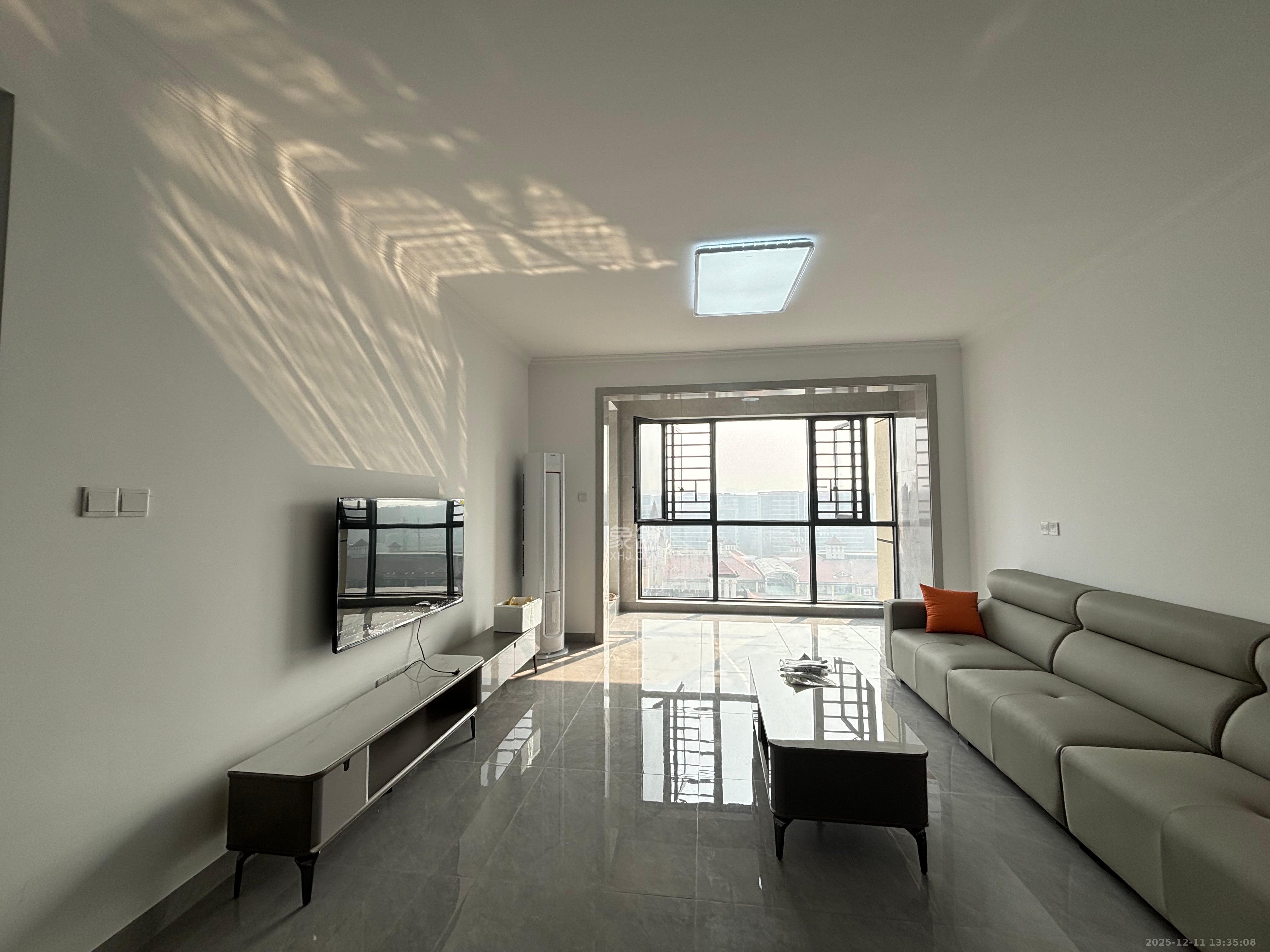 先锋新宇  3室2厅2卫    2500.0元/月