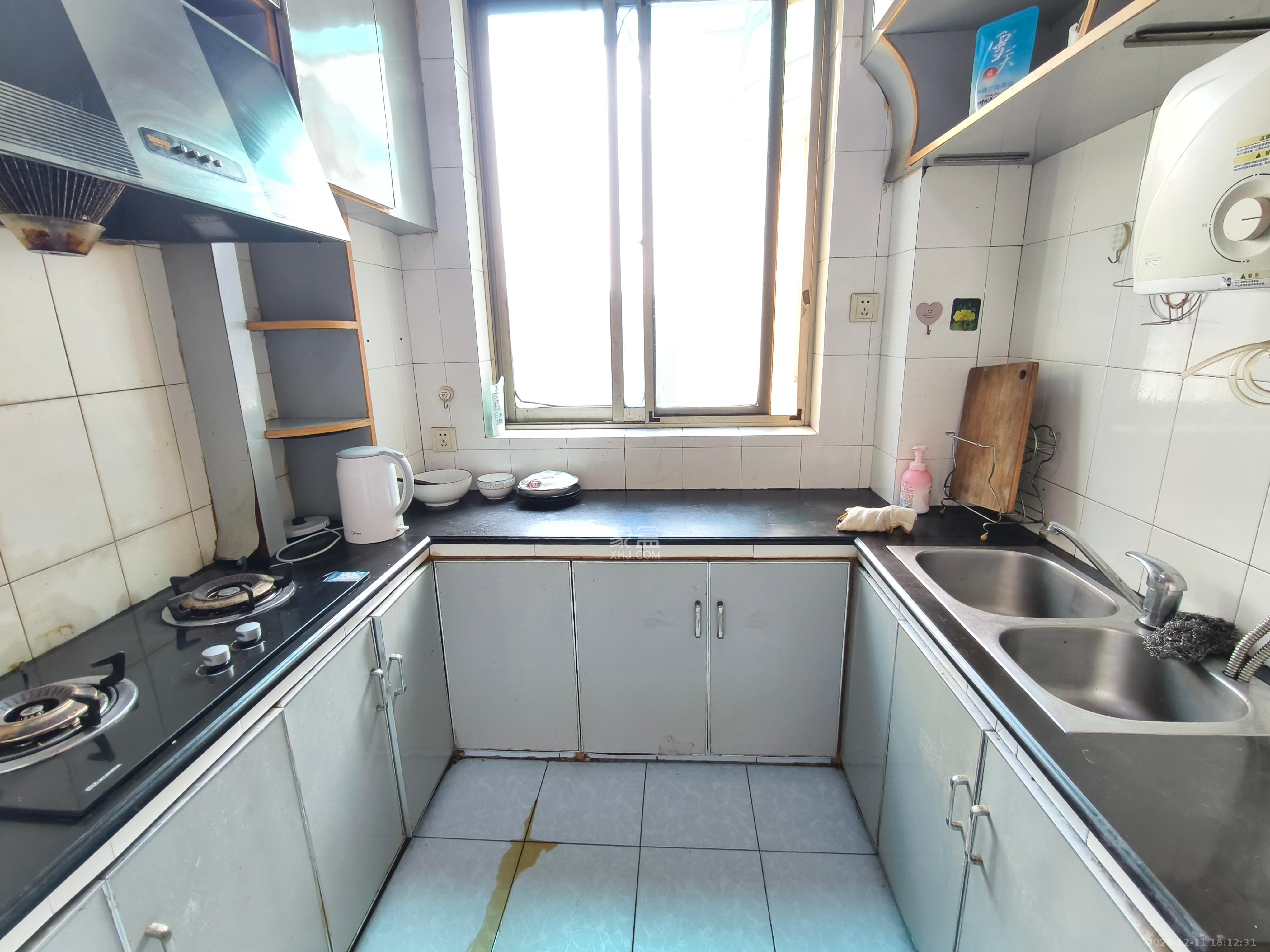 科教新村  2室1厅1卫    2300.0元/月室内图