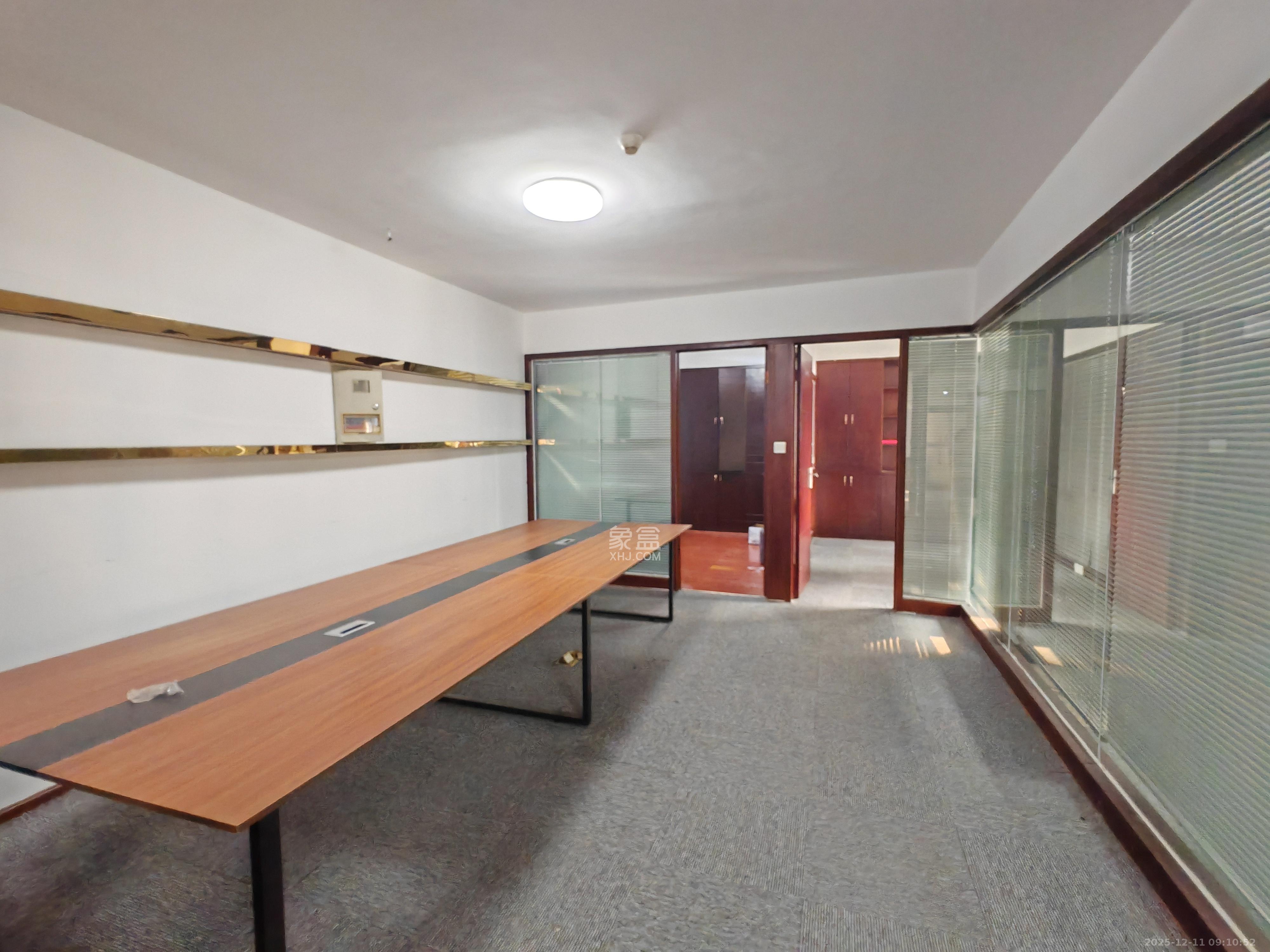 锦绣华天   133.92㎡      5200.0元/月室内图