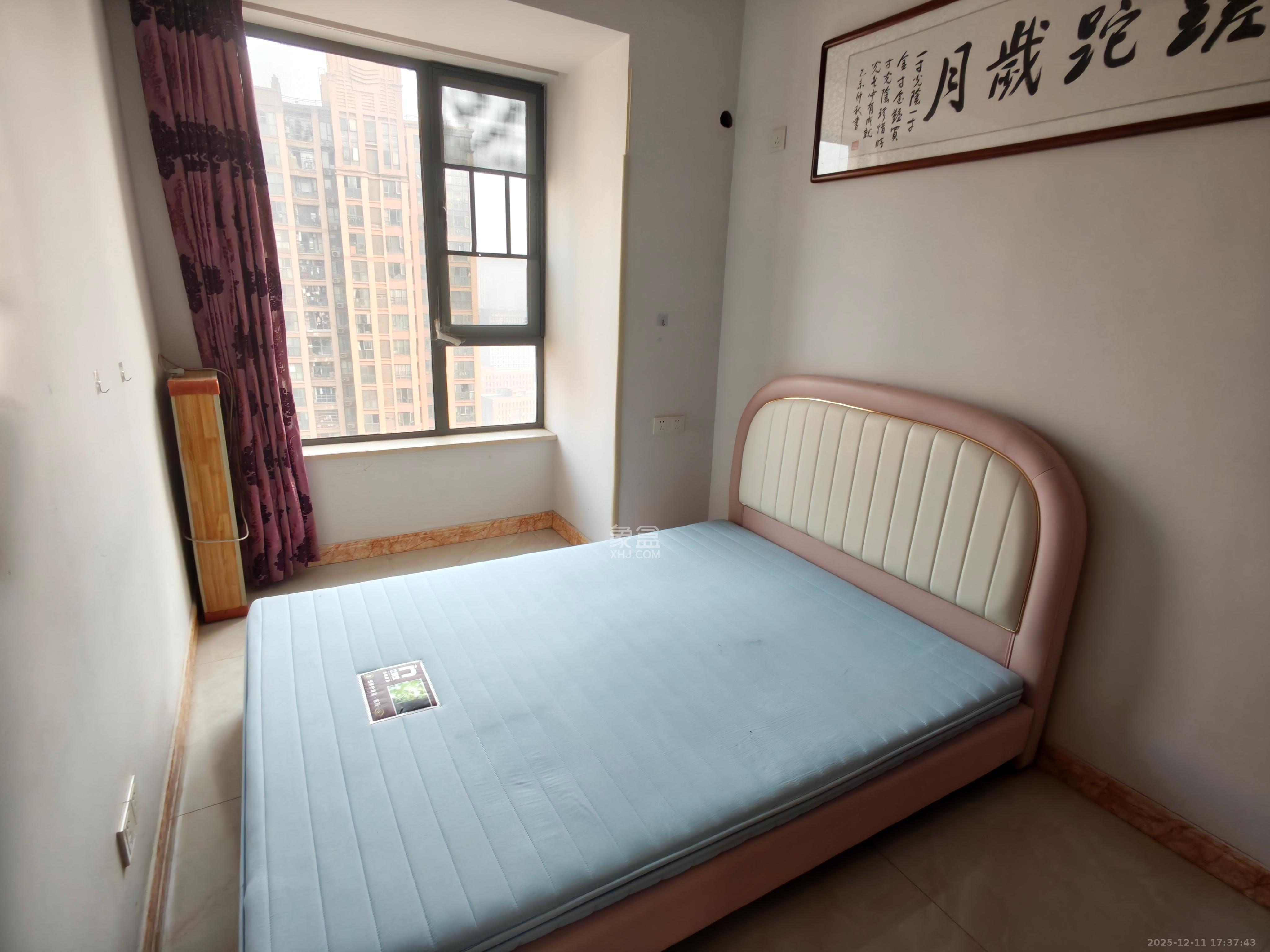 荣盛花语馨苑 3室2厅2卫 2600.0元/月 荣盛花语馨苑 3室2厅2卫 2600.0元/月室内图