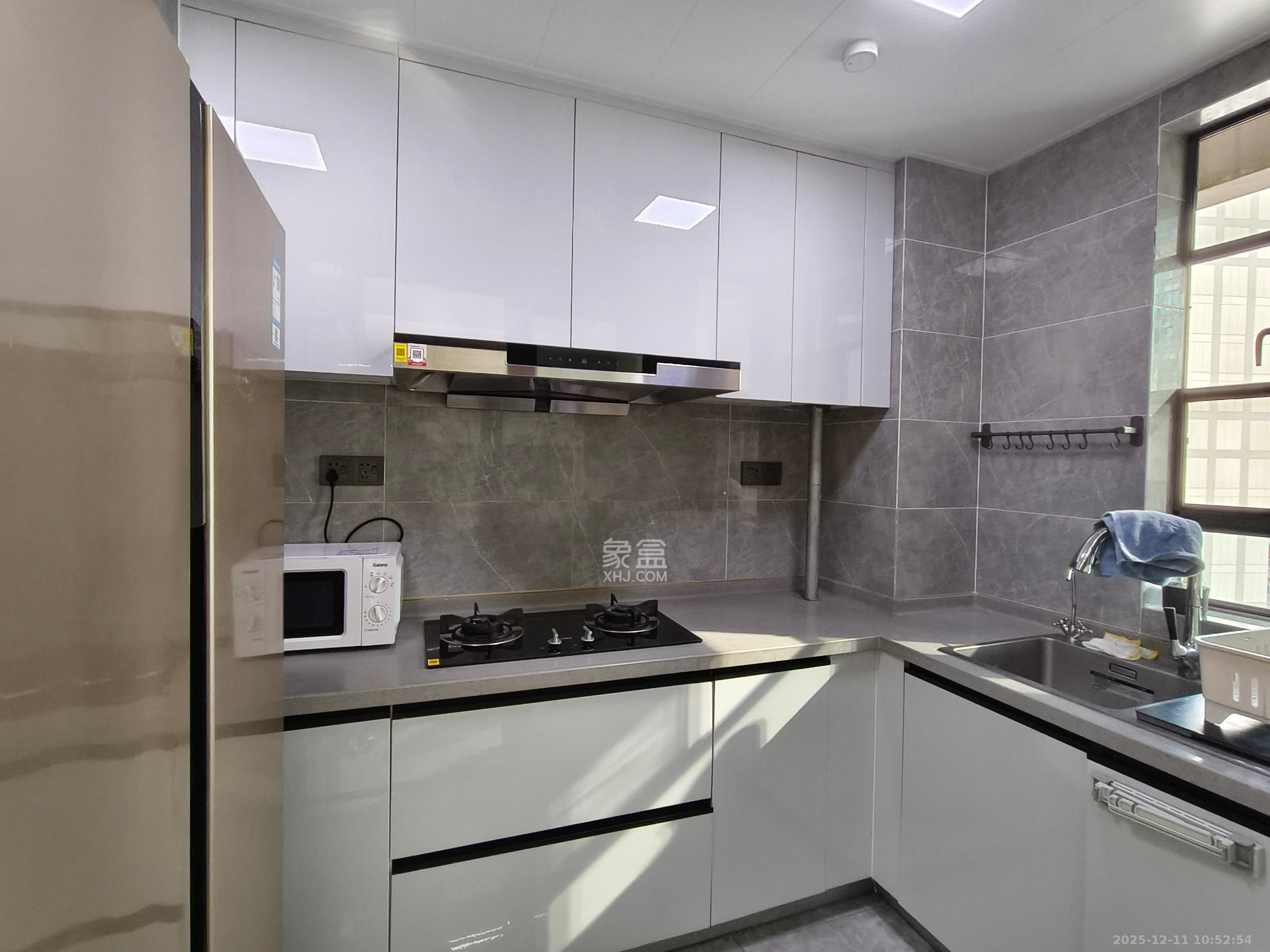 卓越中寰 4室2厅2卫 5800.0元/月 卓越中寰 4室2厅2卫 5800.0元/月室内图