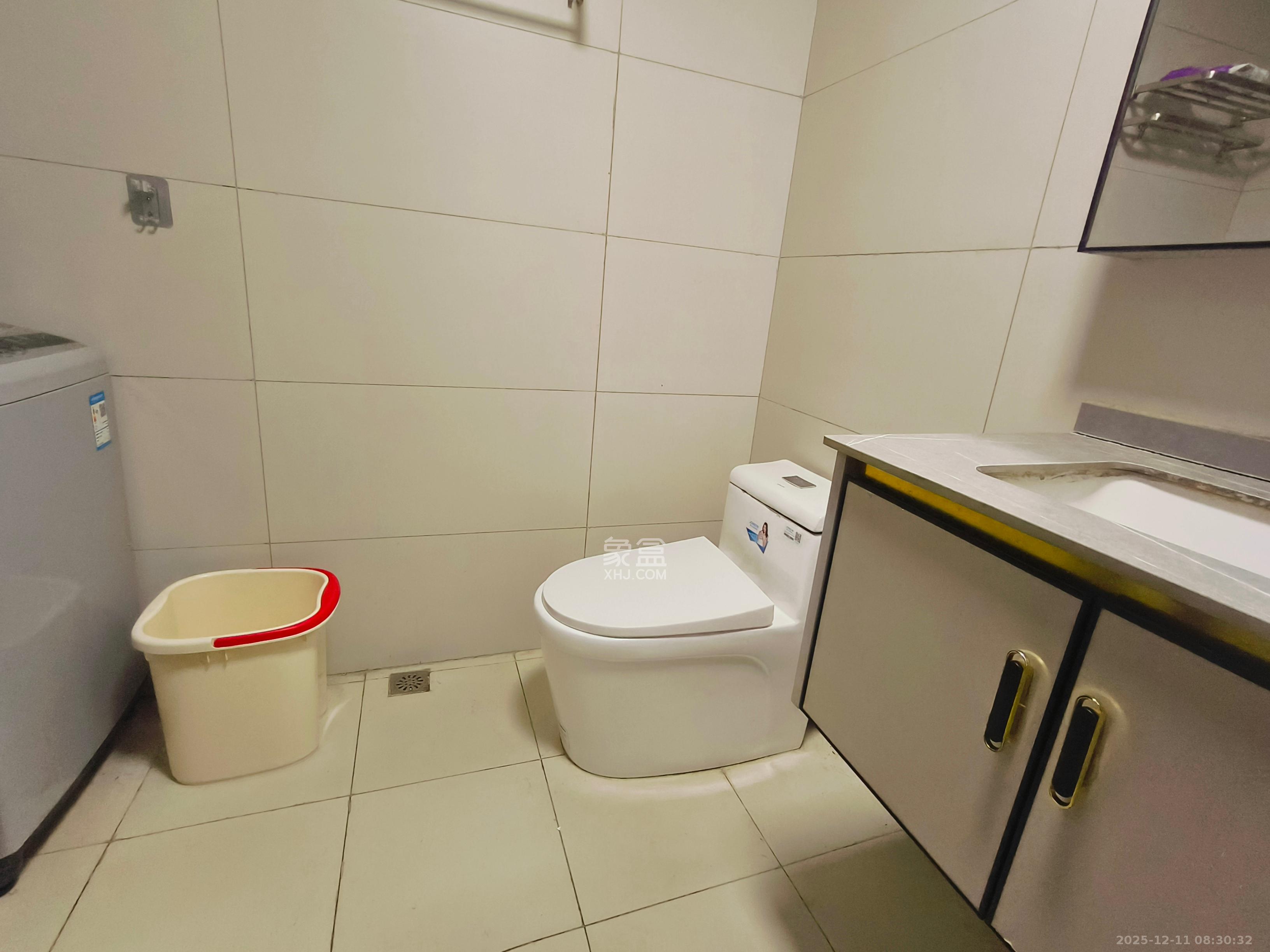 日盛湖湘花苑  1室1厅1卫    1300.0元/月室内图