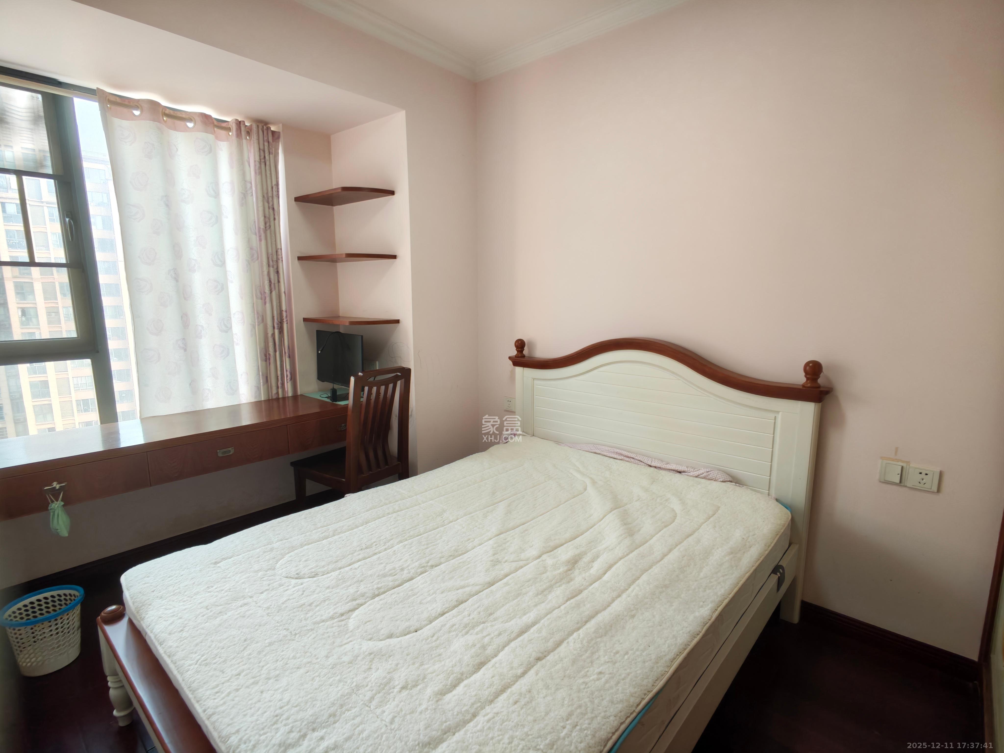 荣盛花语馨苑 3室2厅2卫 2600.0元/月 荣盛花语馨苑 3室2厅2卫 2600.0元/月室内图