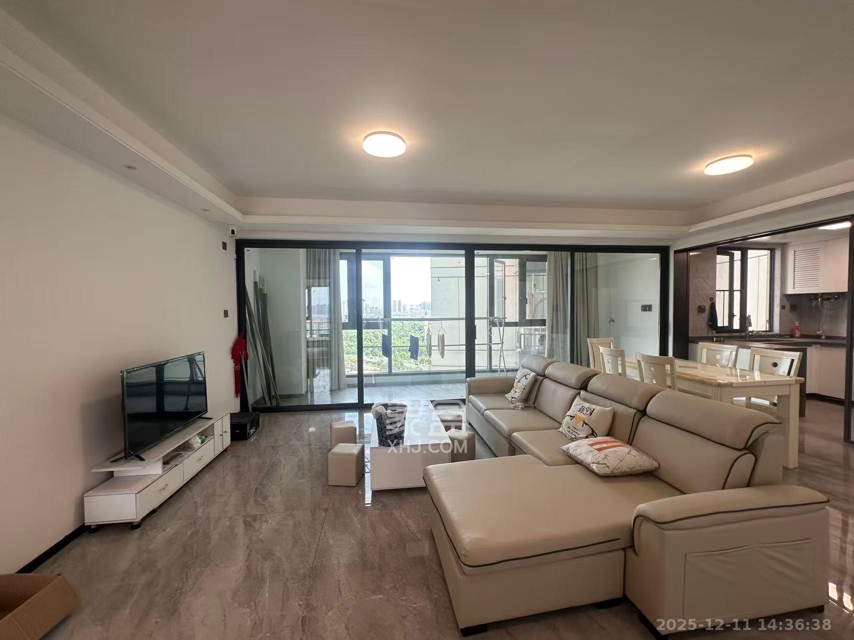 金茂越秀雨花金茂智慧科学城  4室2厅2卫    4200.0元/月