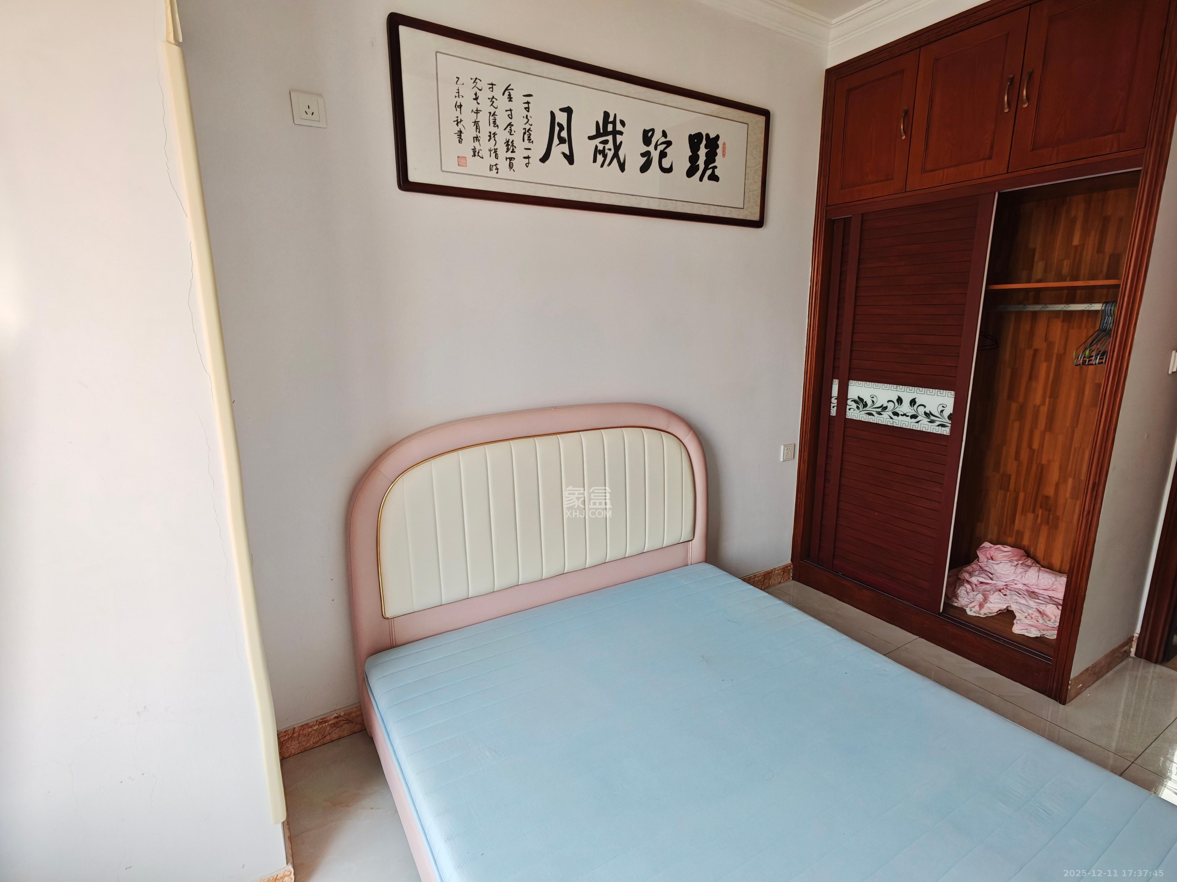 荣盛花语馨苑 3室2厅2卫 2600.0元/月 荣盛花语馨苑 3室2厅2卫 2600.0元/月室内图