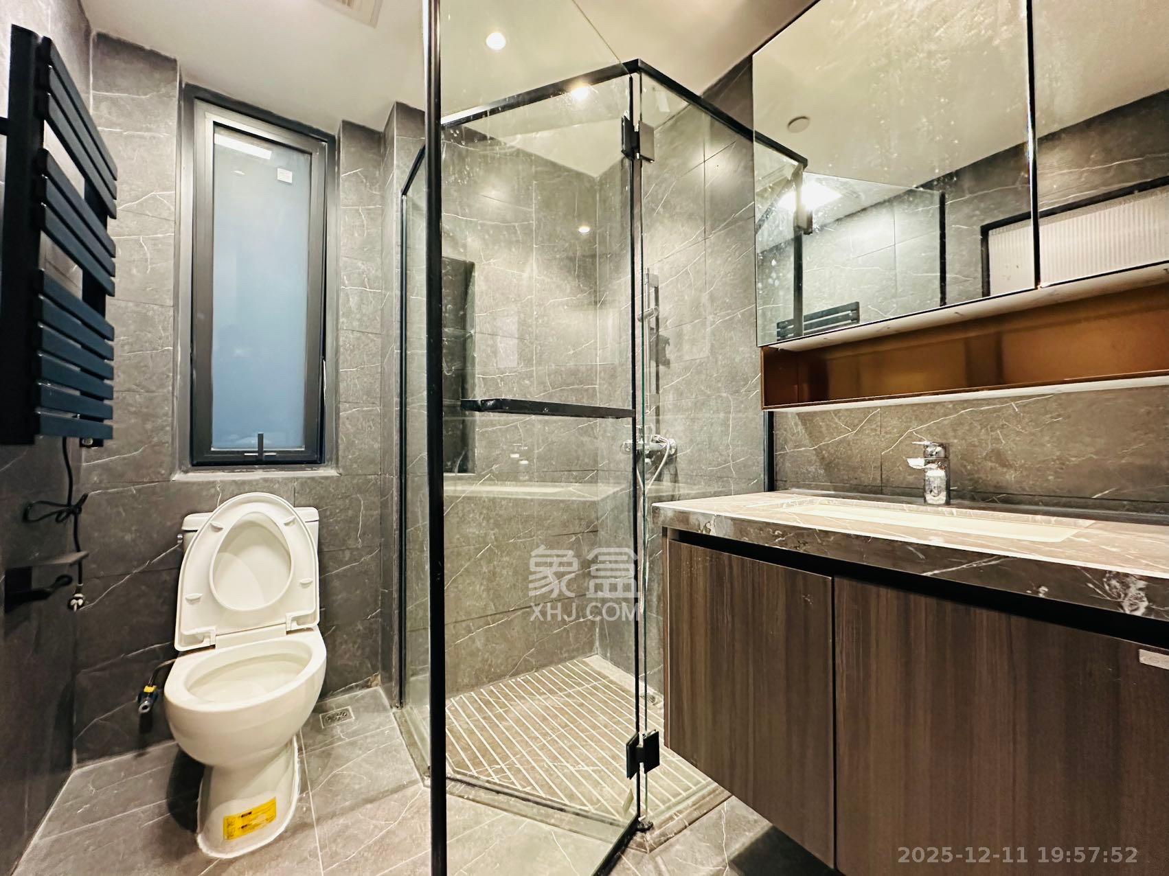 绿地麓云国际一期 5室2厅2卫 6500.0元/月 绿地麓云国际一期 5室2厅2卫 6500.0元/月室内图