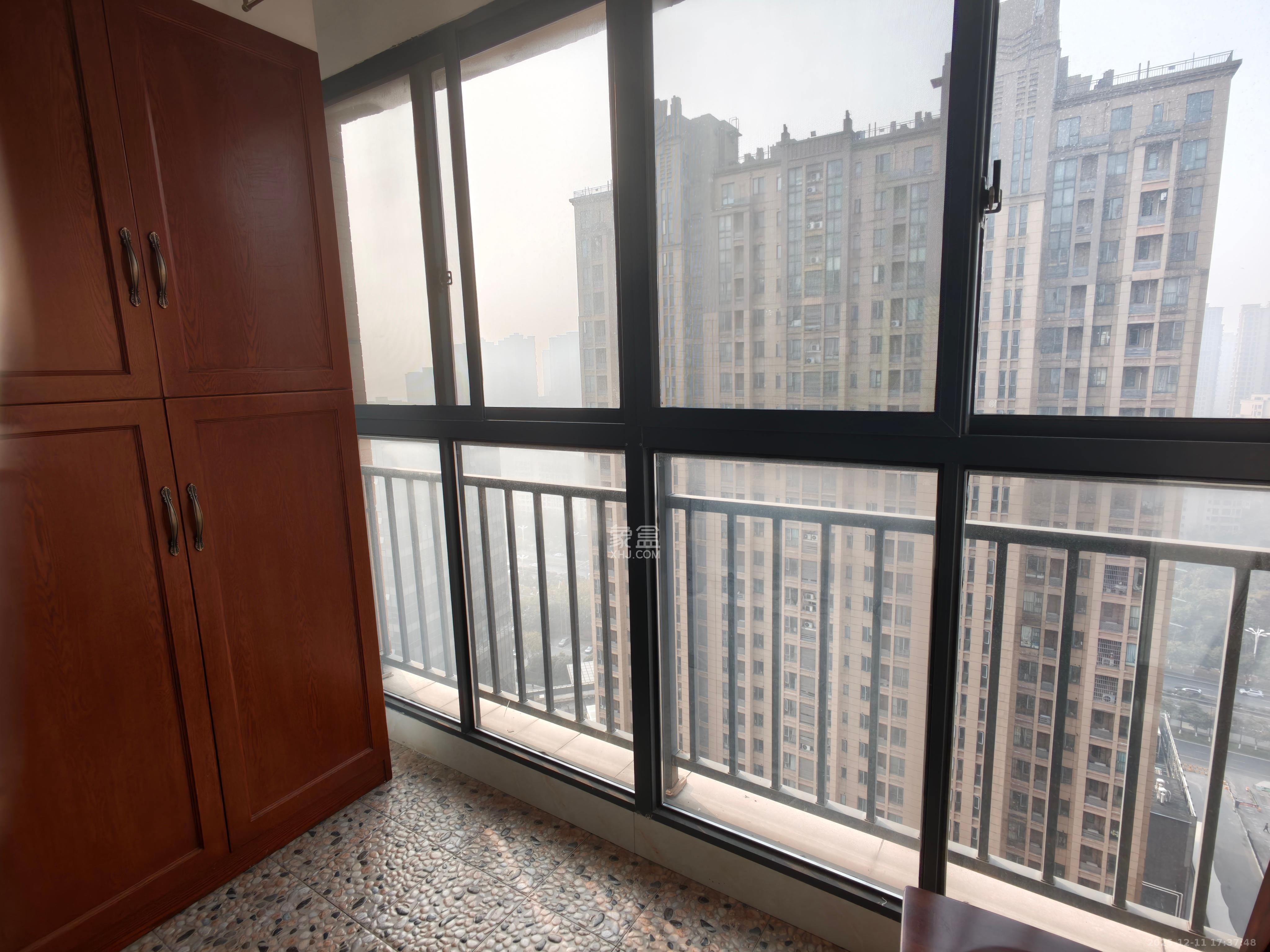 荣盛花语馨苑 3室2厅2卫 2600.0元/月 荣盛花语馨苑 3室2厅2卫 2600.0元/月室内图