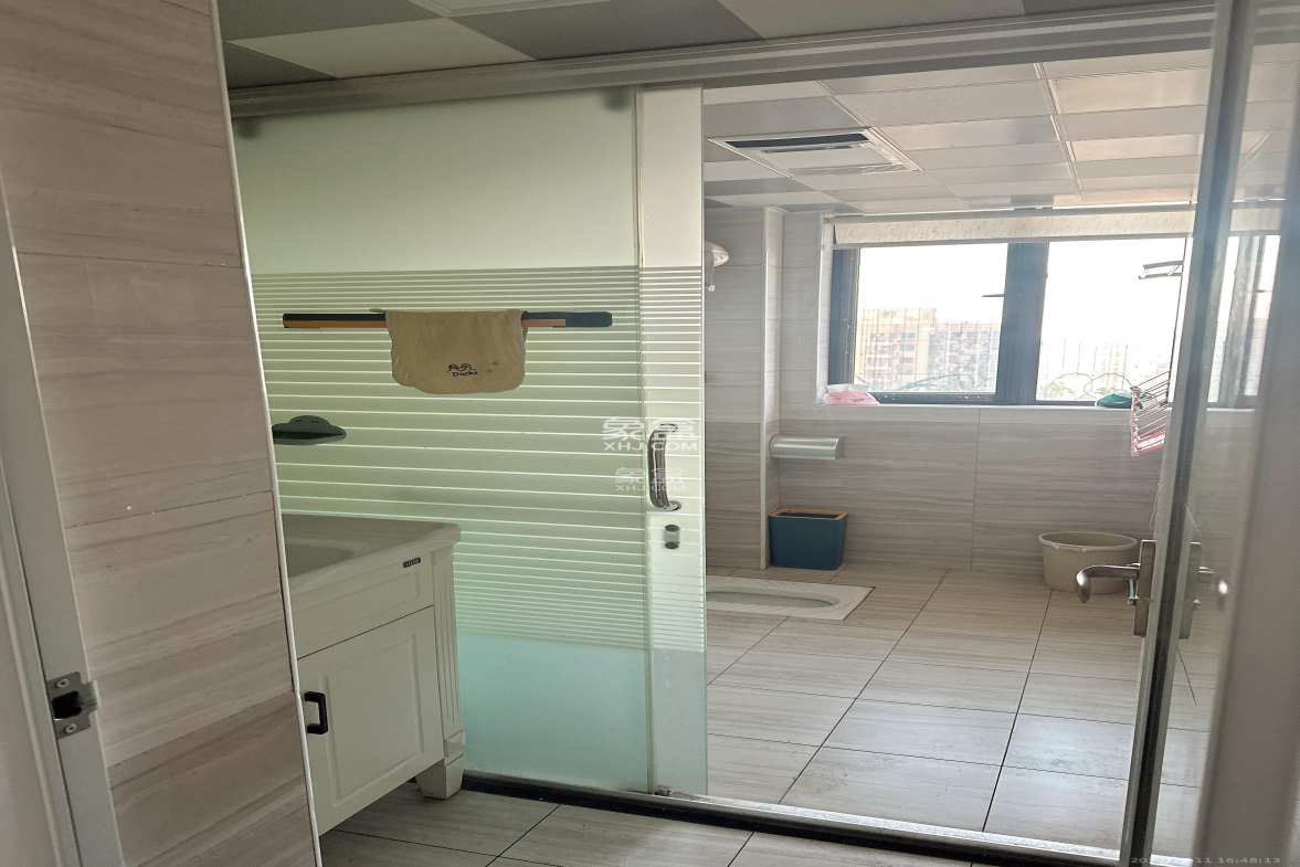 中南国际眼镜城(中伟商业中心) 4室2厅2卫 2800.0元/月 中南国际眼镜城(中伟商业中心) 4室2厅2卫 2800.0元/月室内图