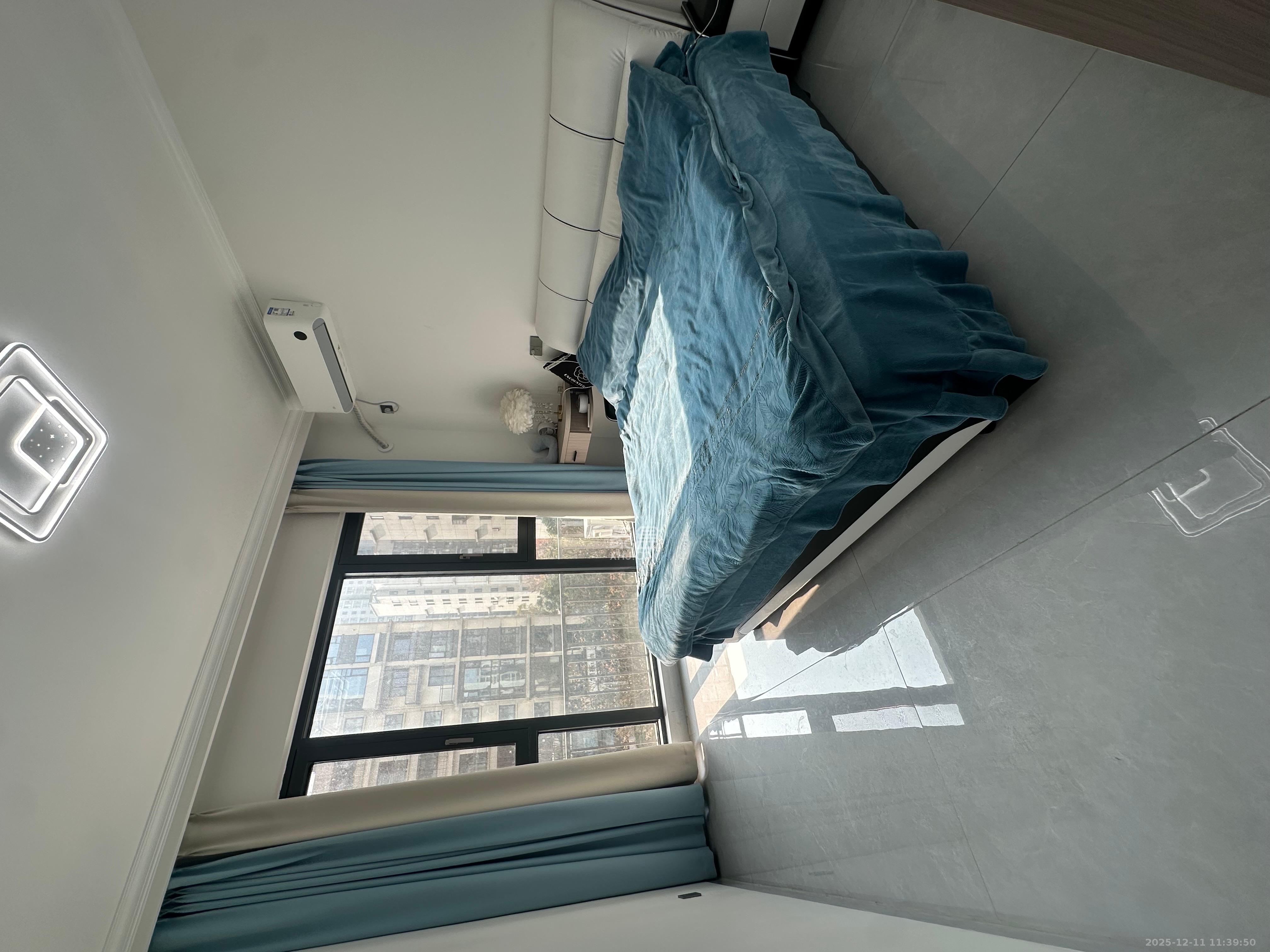 华润置地广场二期  3室2厅2卫    2400.0元/月室内图