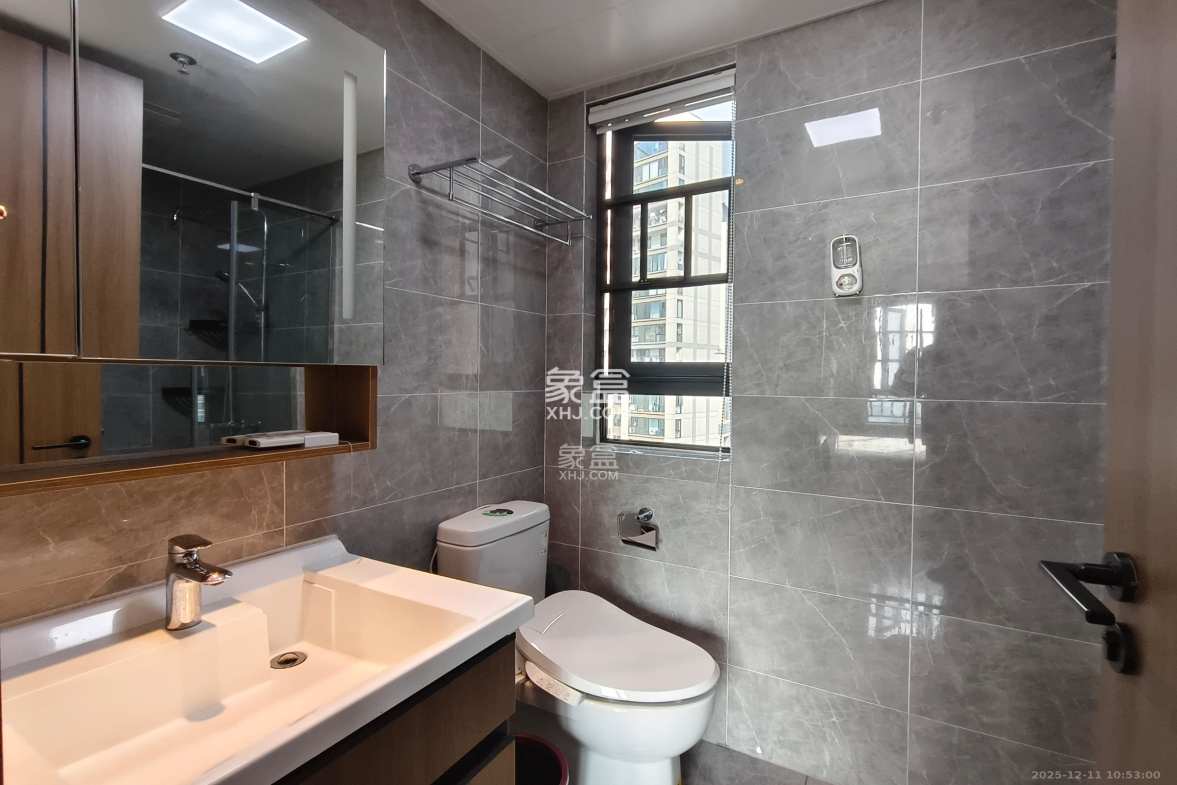 卓越中寰 4室2厅2卫 5800.0元/月 卓越中寰 4室2厅2卫 5800.0元/月室内图