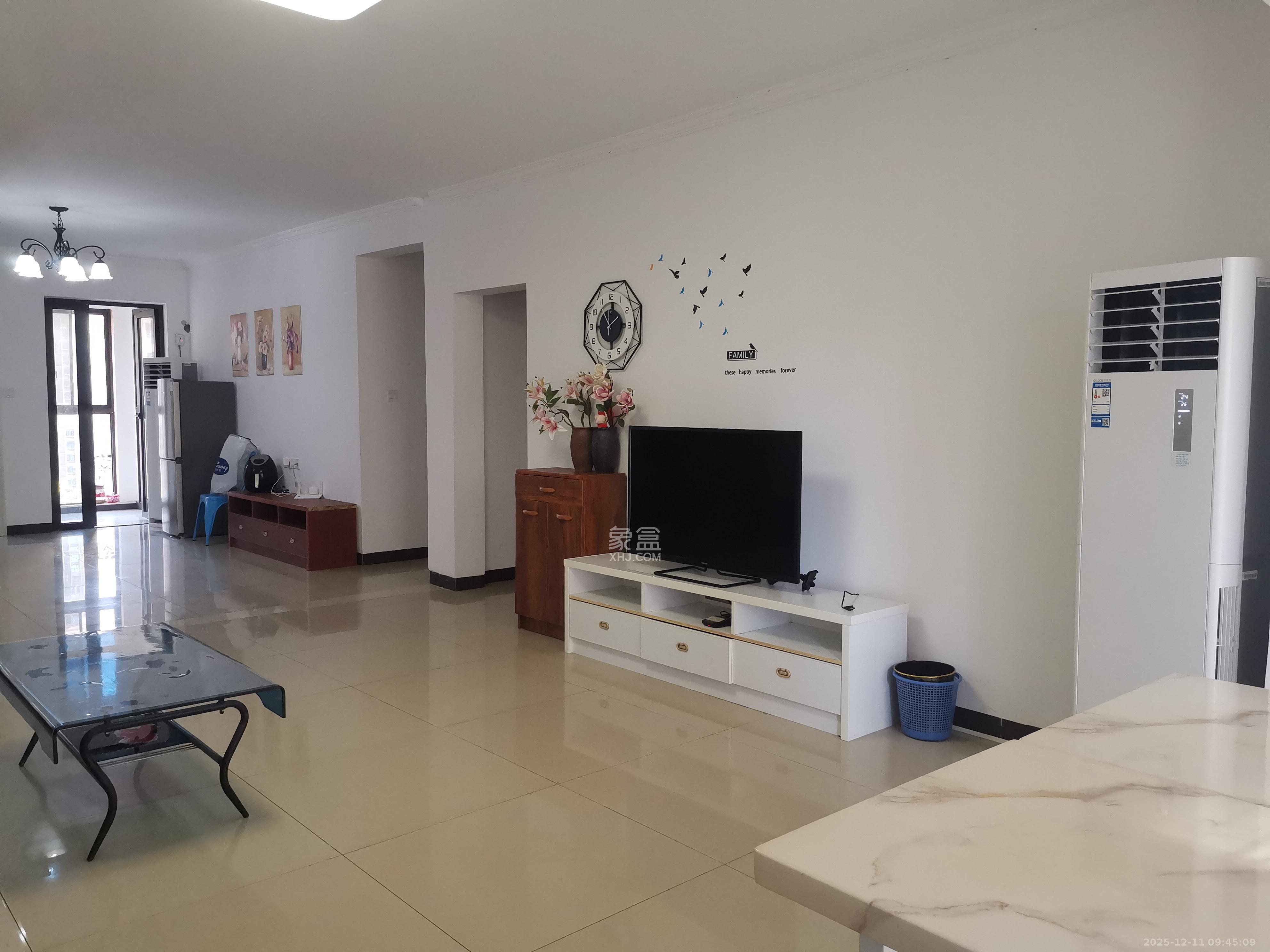 德润小区（丰升德润小区）  4室2厅2卫    3400.0元/月