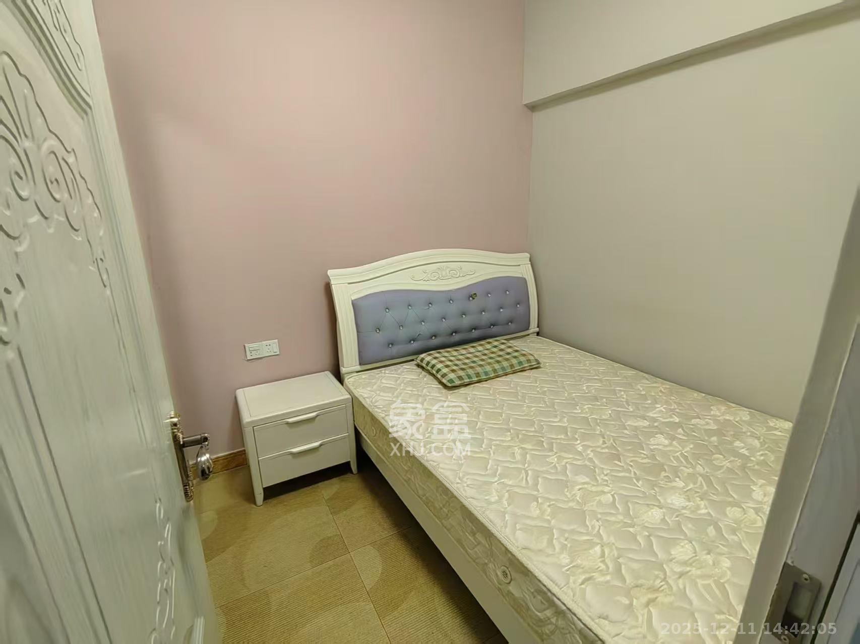 世纪桃花苑 1室1厅1卫 1300.0元/月 世纪桃花苑 1室1厅1卫 1300.0元/月室内图