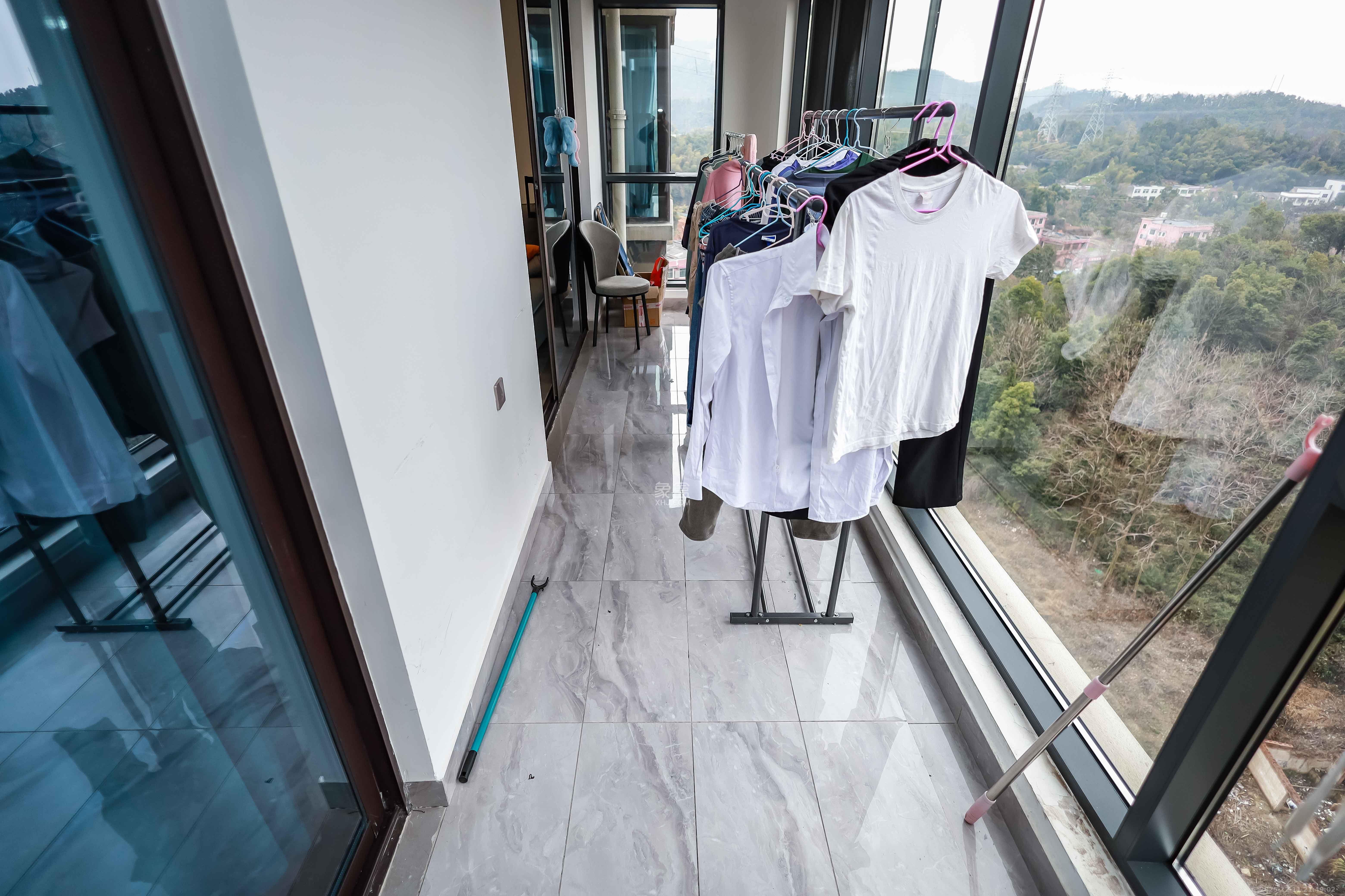 金基芳华 4室2厅2卫 2800.0元/月 金基芳华 4室2厅2卫 2800.0元/月室内图