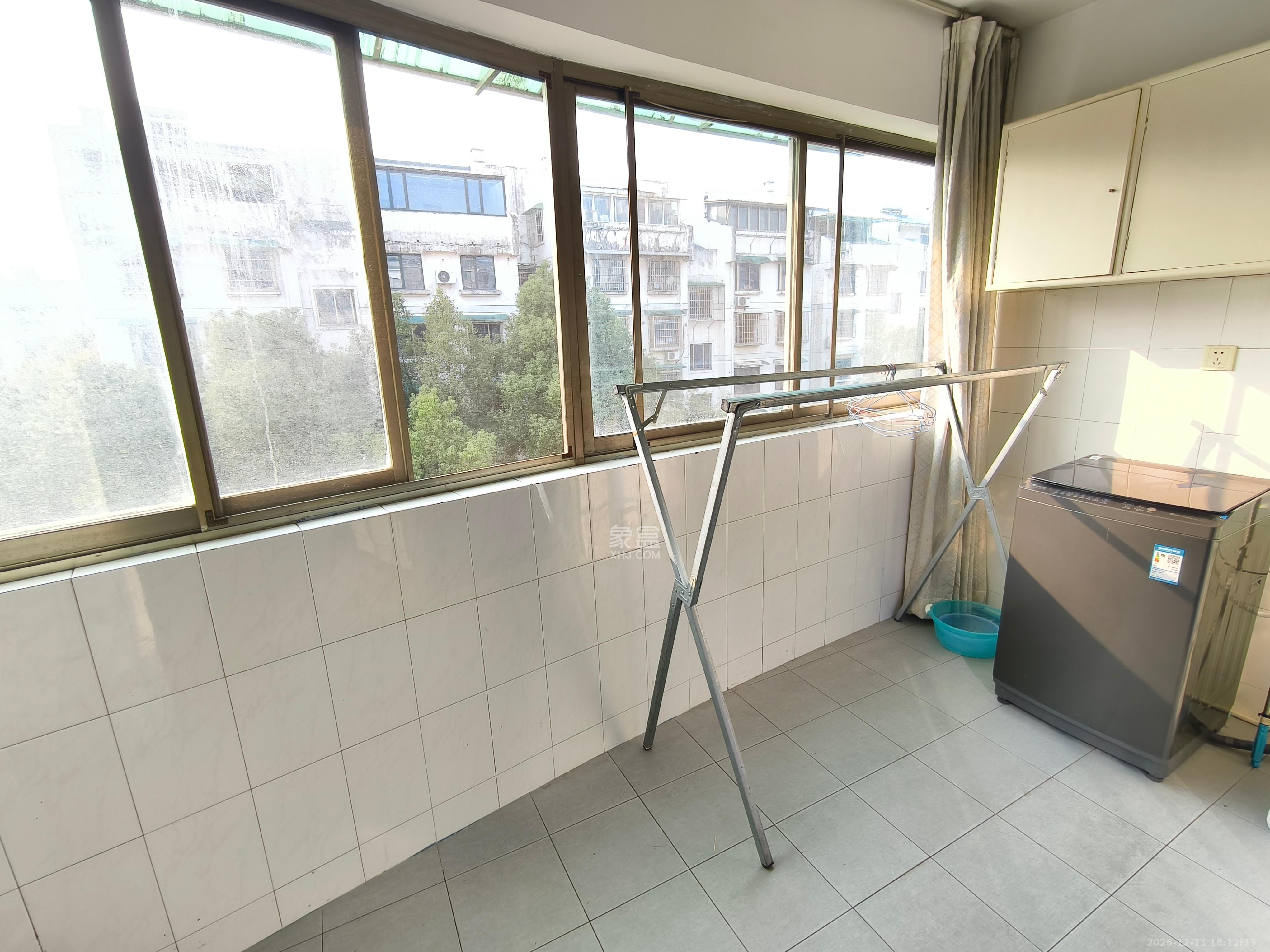 科教新村  2室1厅1卫    2300.0元/月室内图