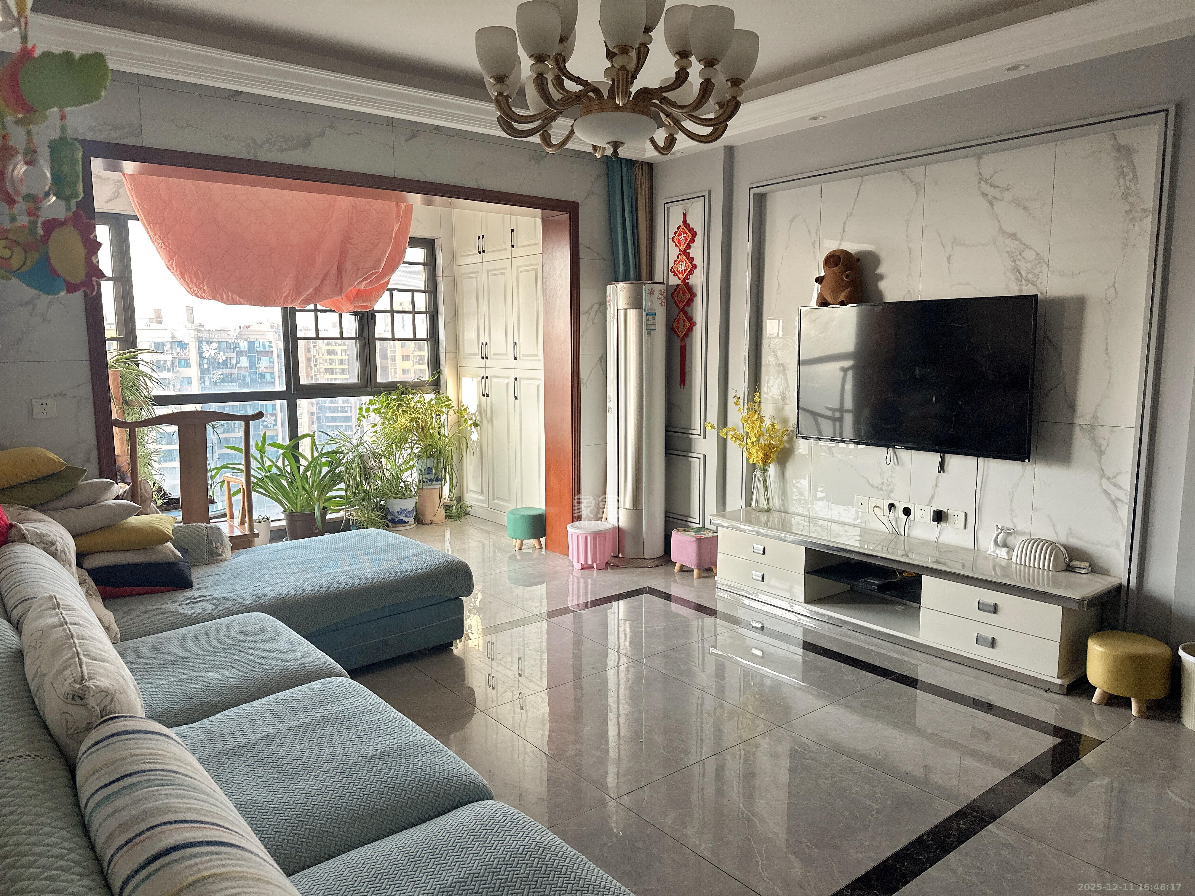 中南国际眼镜城（中伟商业中心）  4室2厅2卫    2800.0元/月室内图