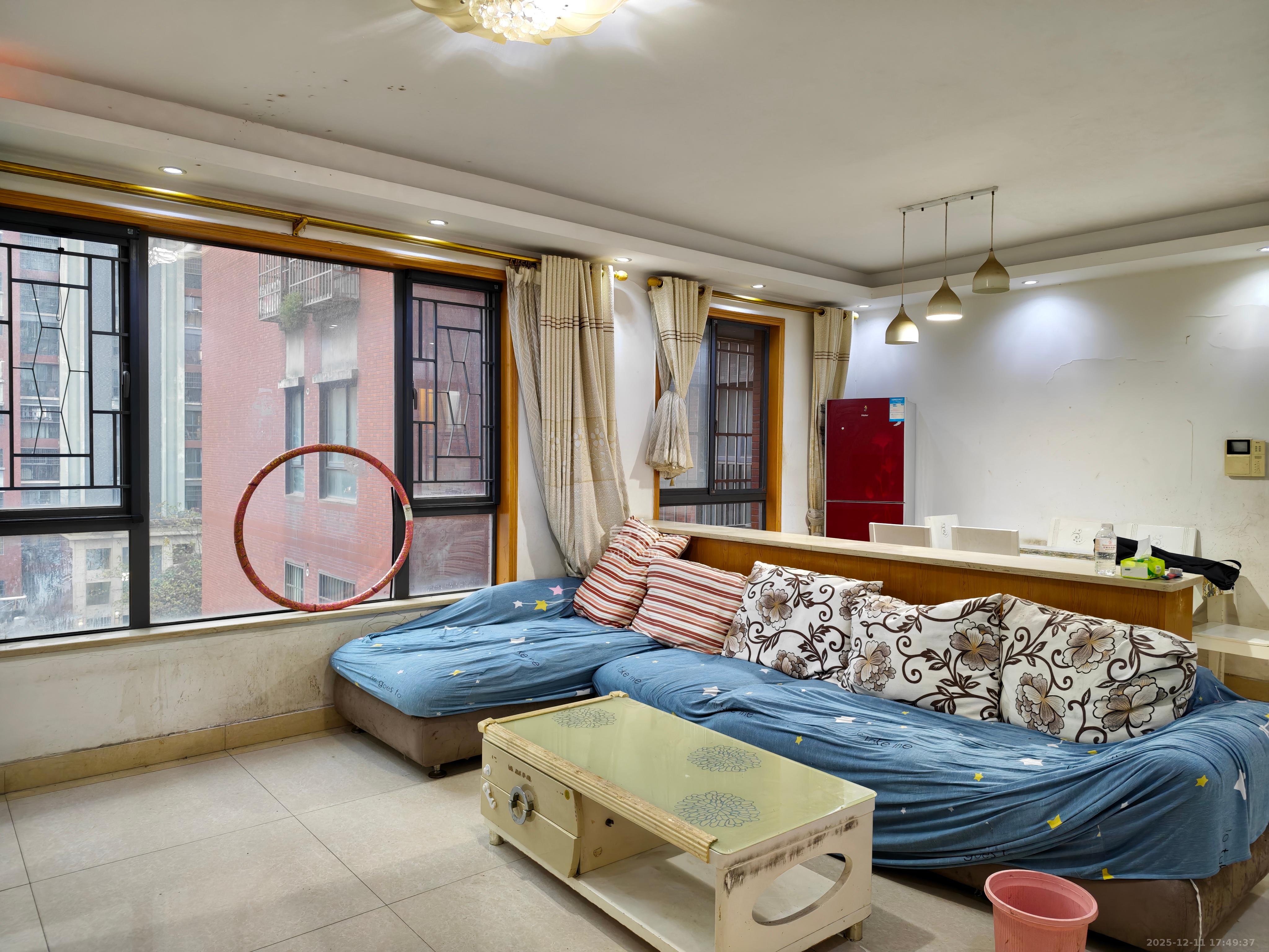 华润凤凰城二期  3室2厅1卫    1800.0元/月