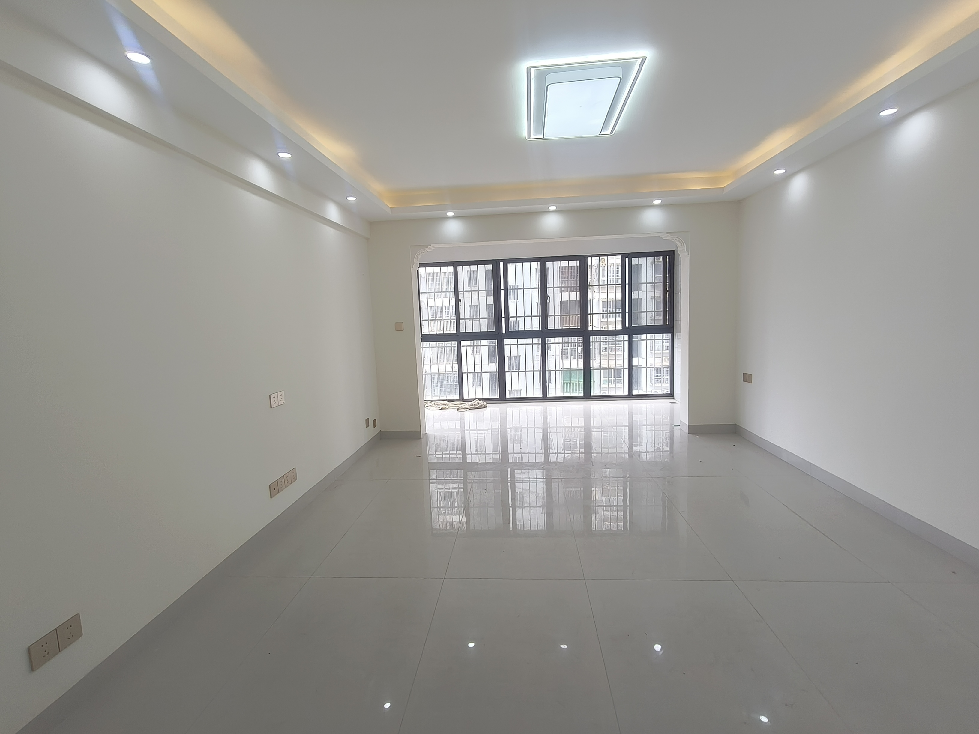 海航城  3室2厅2卫    2500.0元/月