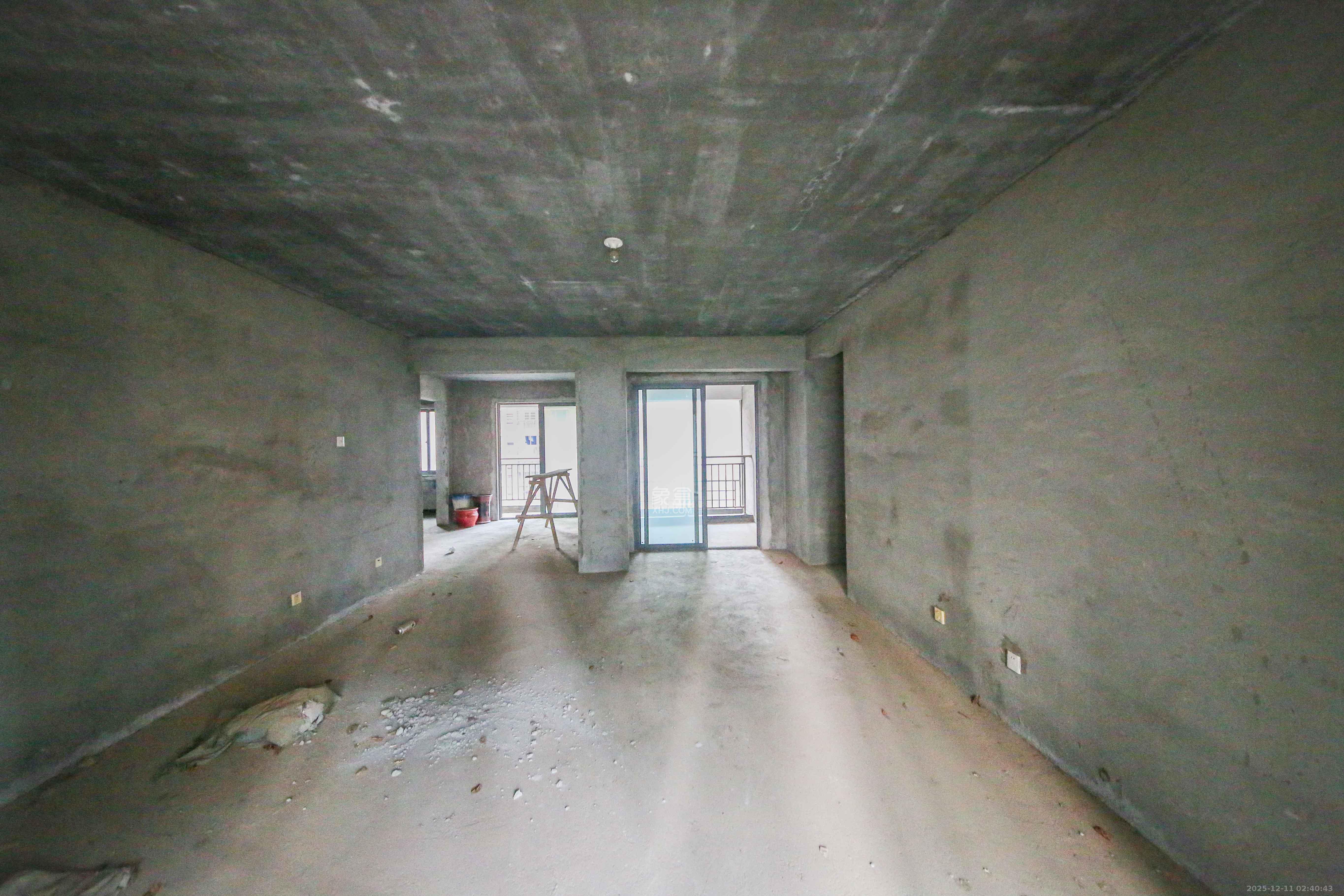 鑫远御文台一期  4室2厅2卫    205.0万