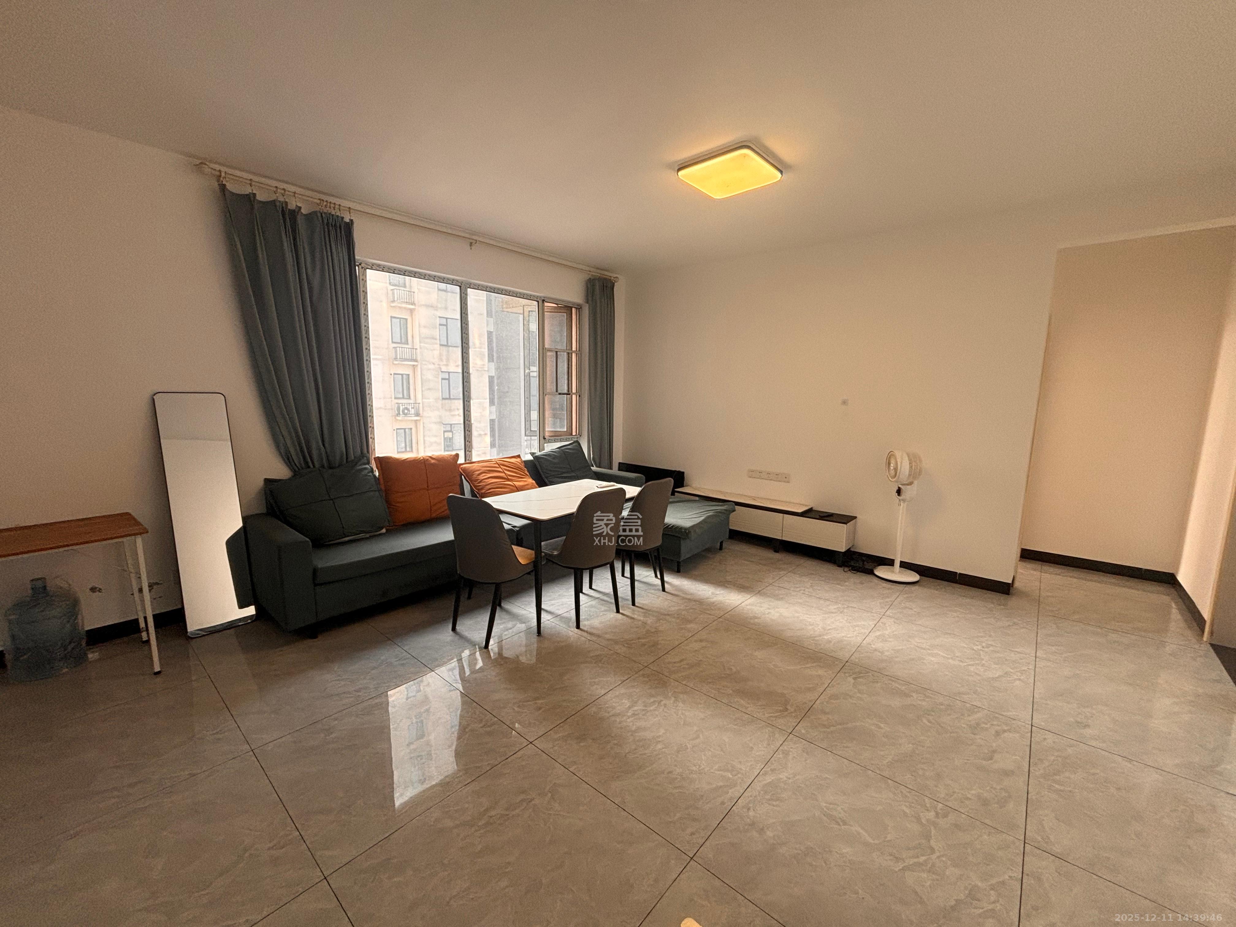 美麓阳光  4室2厅2卫    3000.0元/月