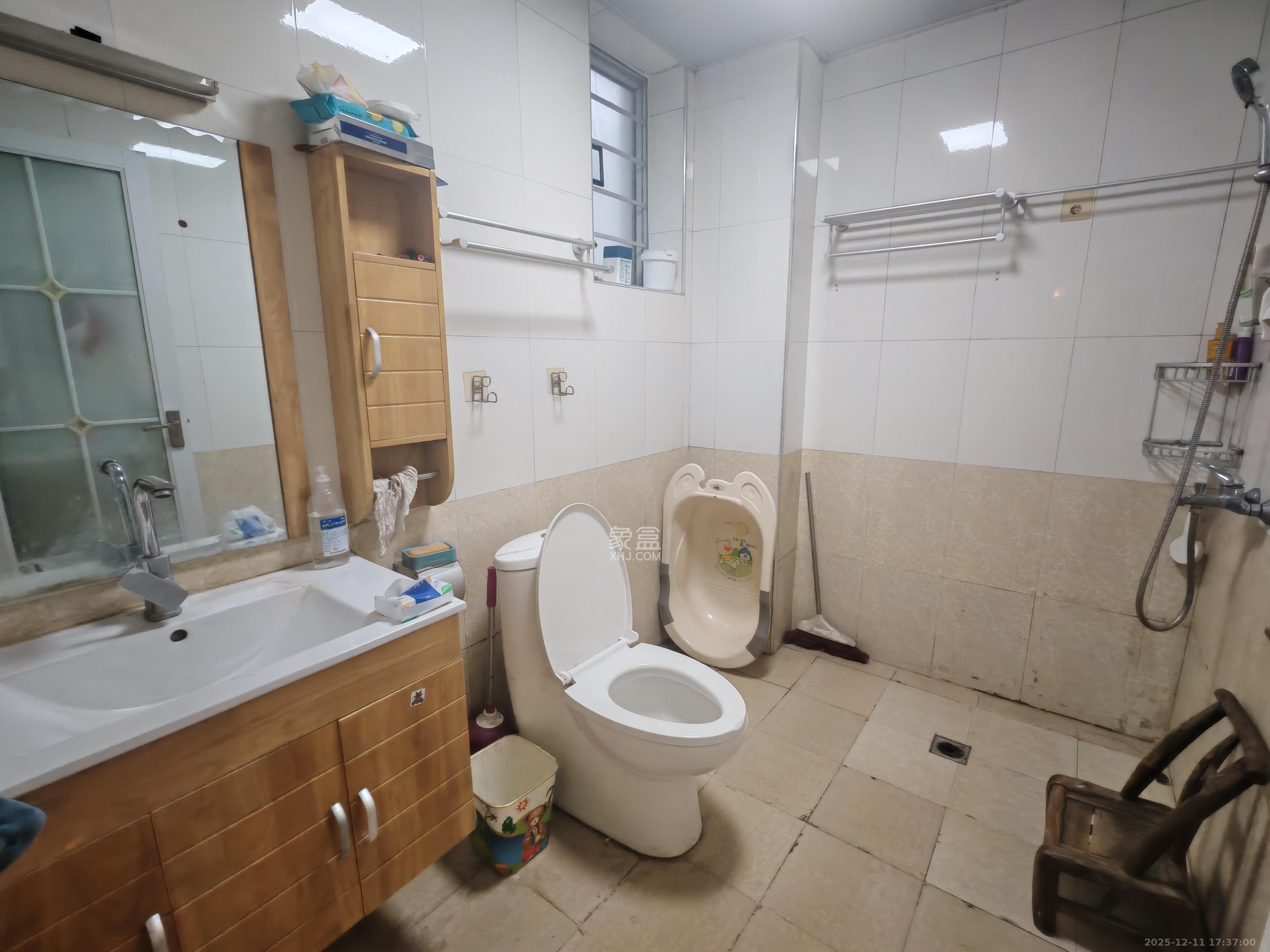 城市山水豪园（山水城市风景）  3室2厅2卫    2400.0元/月室内图