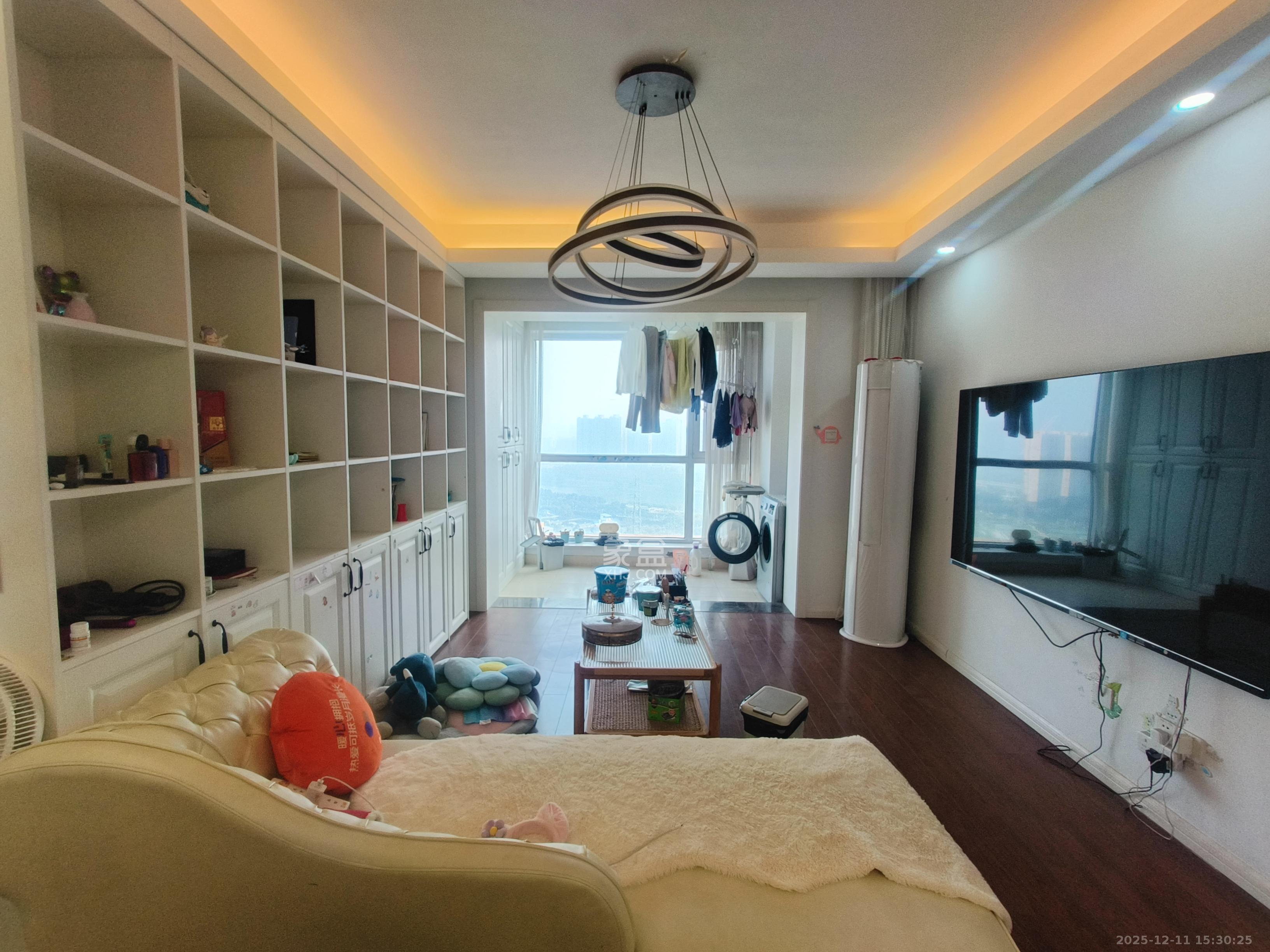 万科城  2室2厅1卫    2200.0元/月