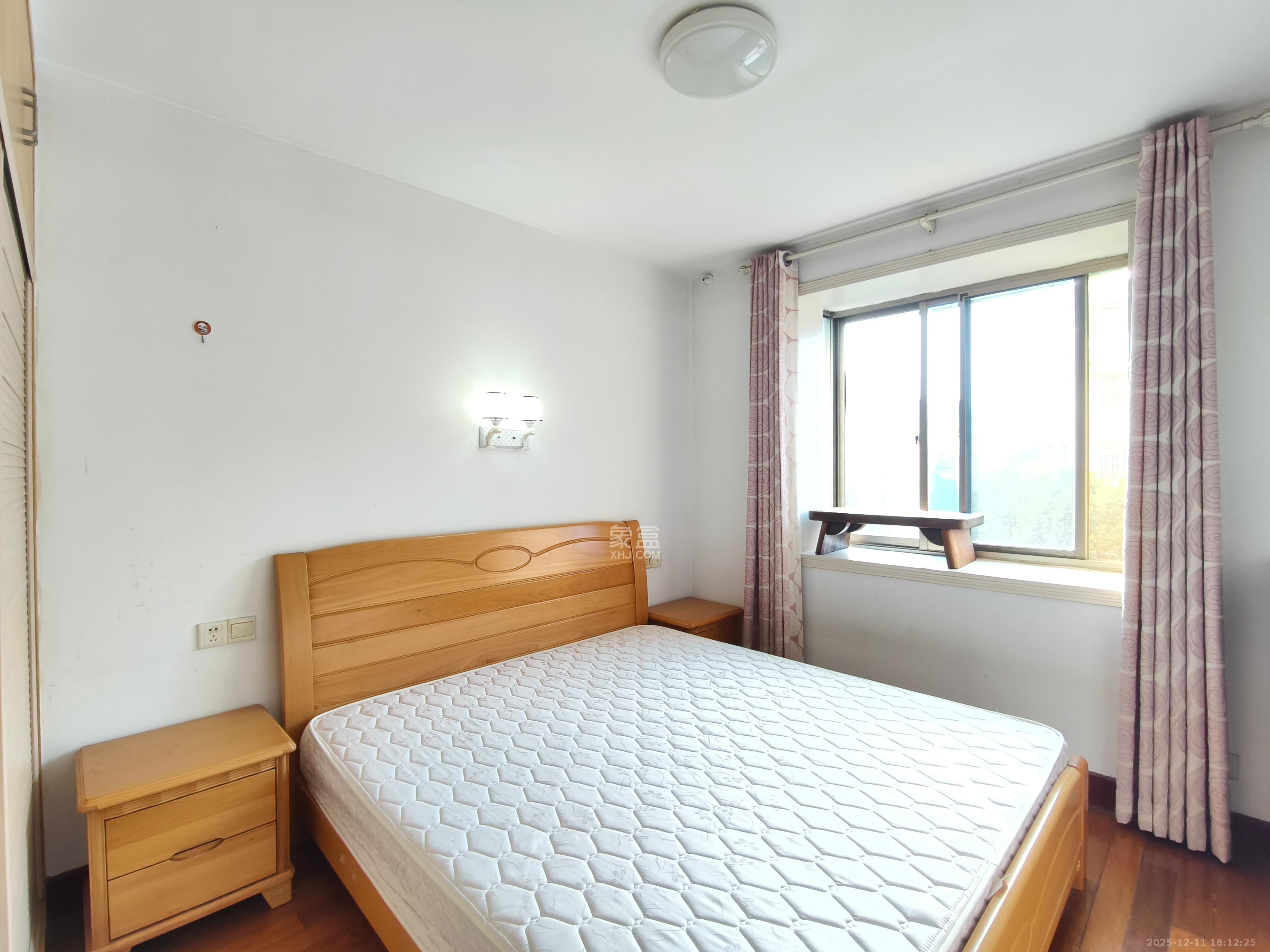 科教新村  2室1厅1卫    2300.0元/月室内图