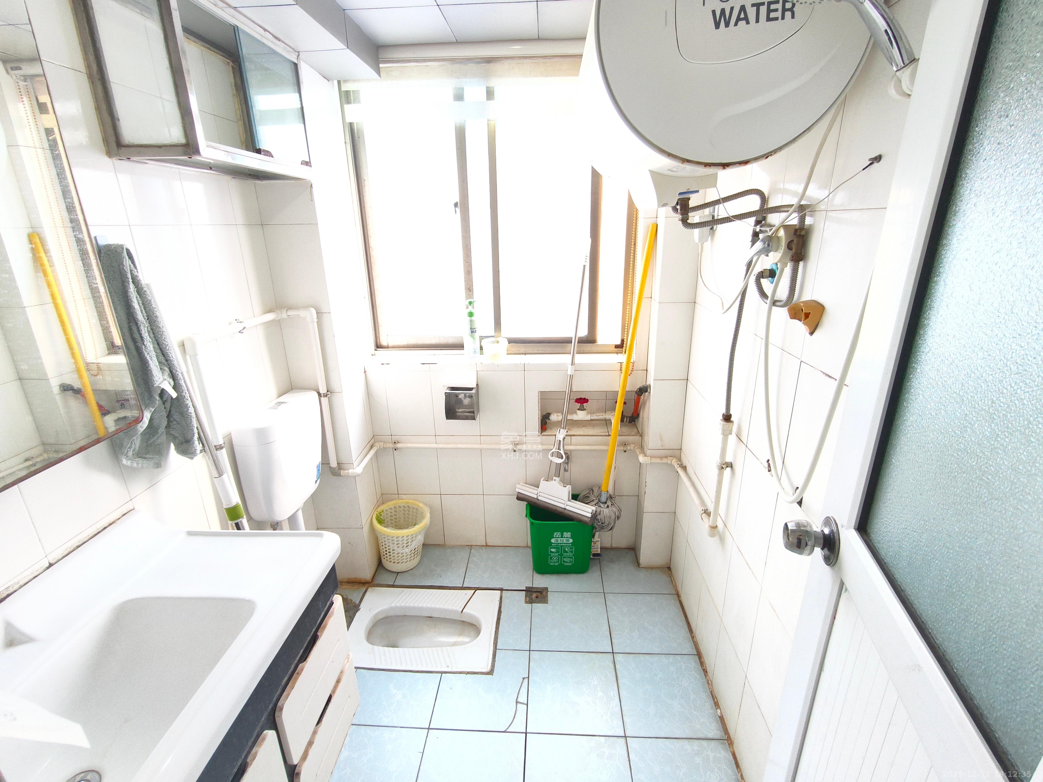 科教新村  2室1厅1卫    2300.0元/月室内图