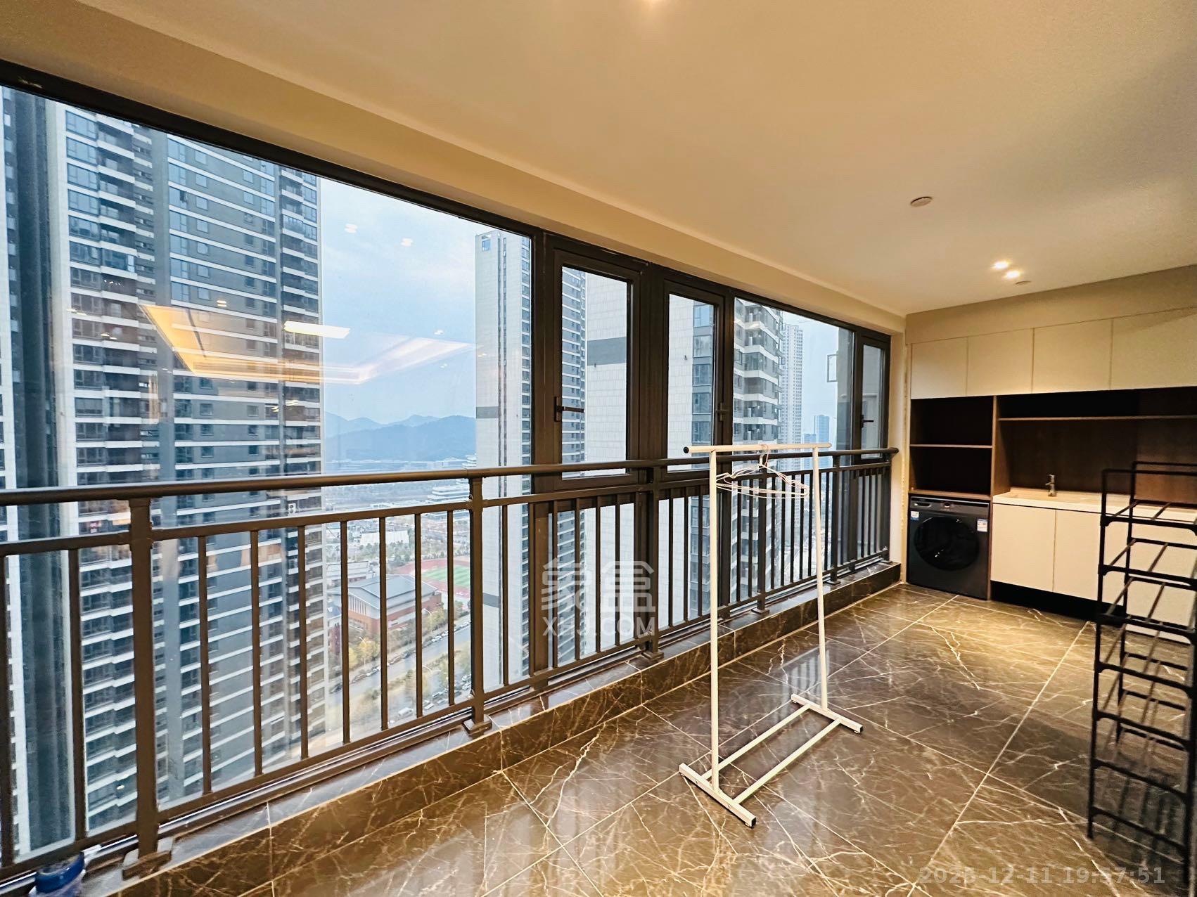 绿地麓云国际一期 5室2厅2卫 6500.0元/月 绿地麓云国际一期 5室2厅2卫 6500.0元/月室内图