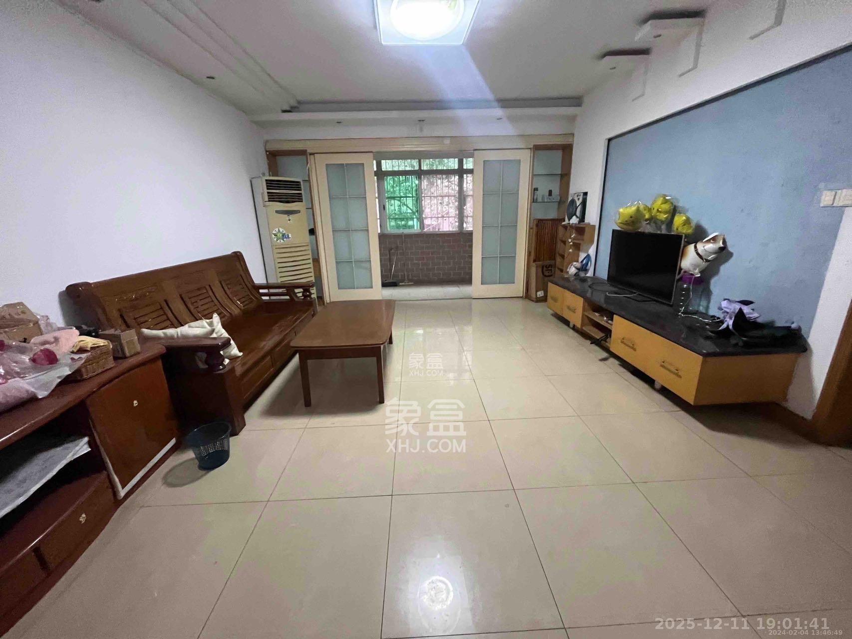 人民新村 3室2厅2卫 2400.0元/月 人民新村 3室2厅2卫 2400.0元/月室内图