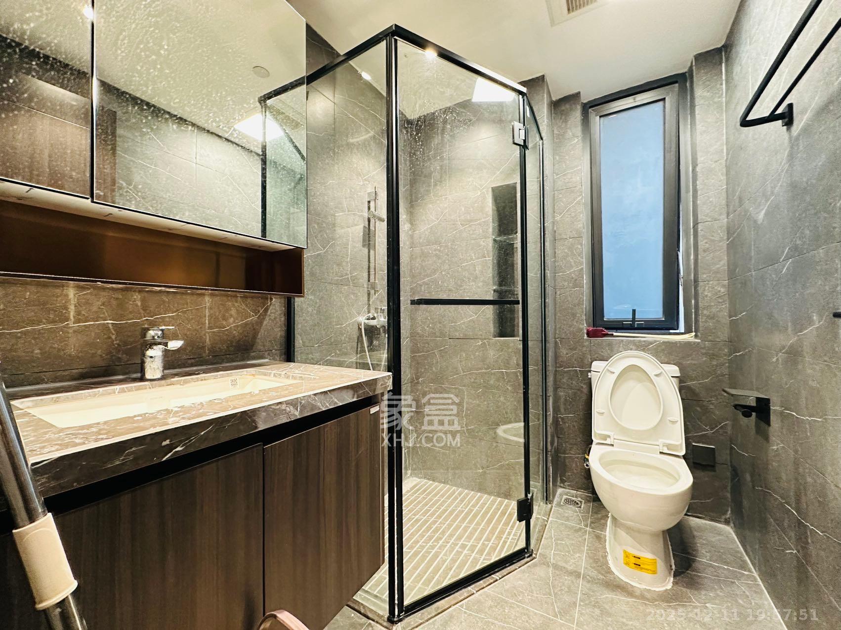 绿地麓云国际一期  5室2厅2卫    6500.0元/月室内图