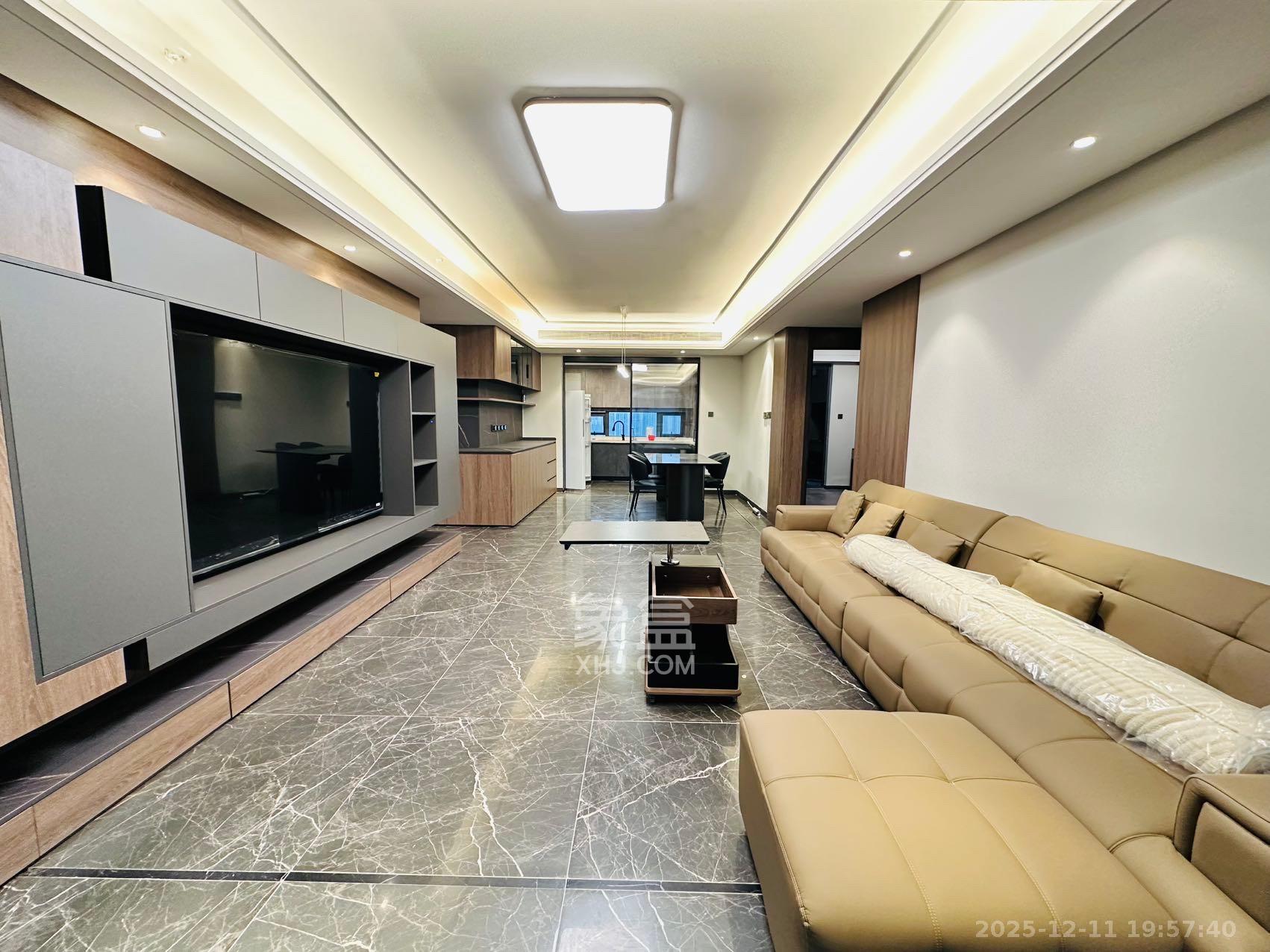 绿地麓云国际一期  5室2厅2卫    6500.0元/月室内图