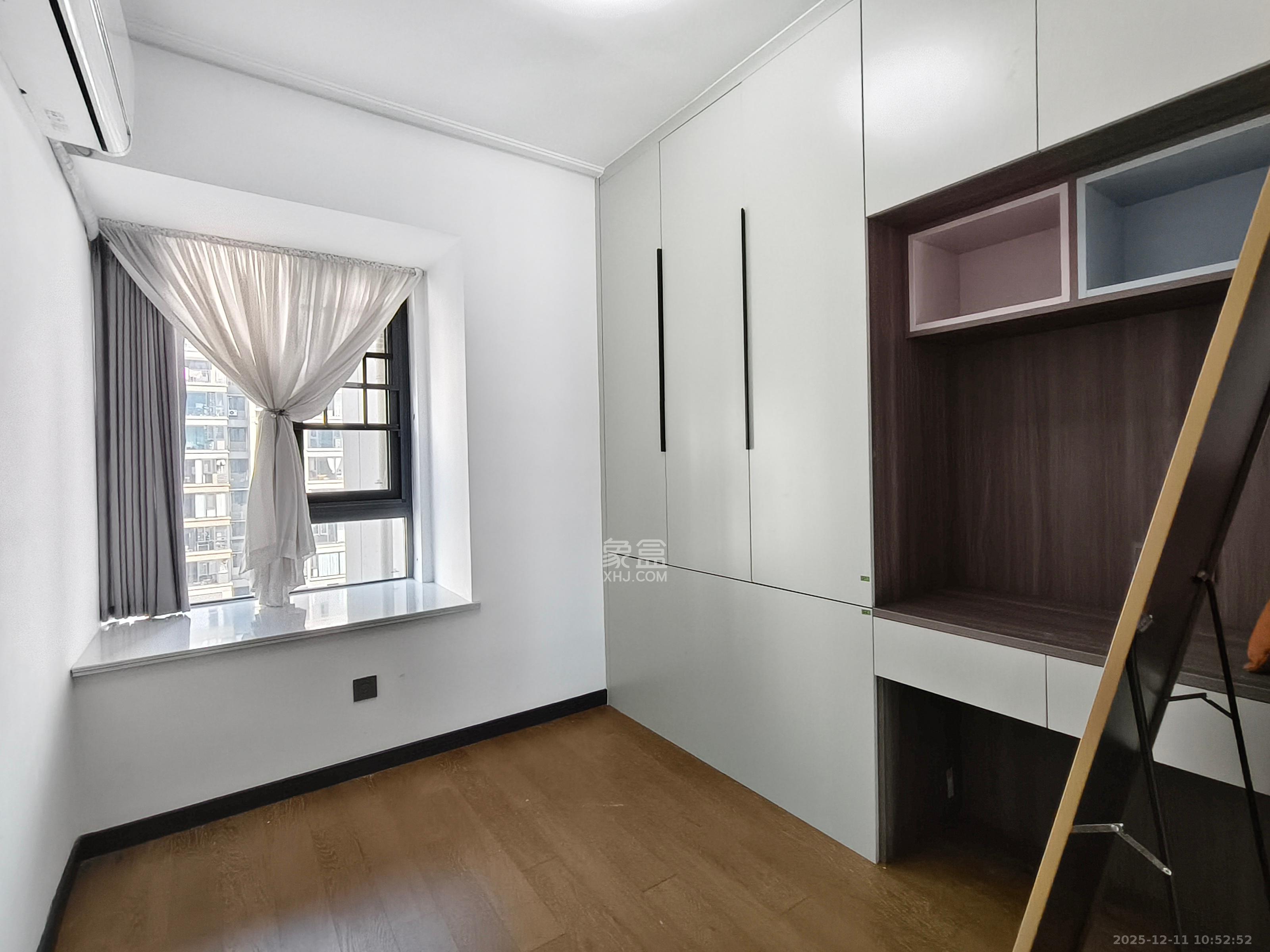 卓越中寰 4室2厅2卫 5800.0元/月 卓越中寰 4室2厅2卫 5800.0元/月室内图