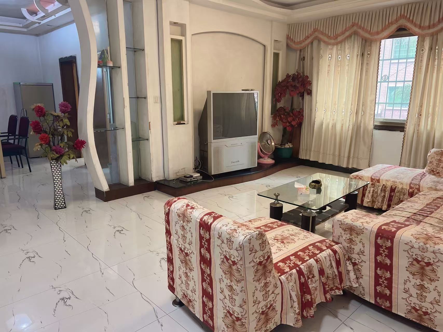 同兴苑  1室0厅0卫    1300.0元/月